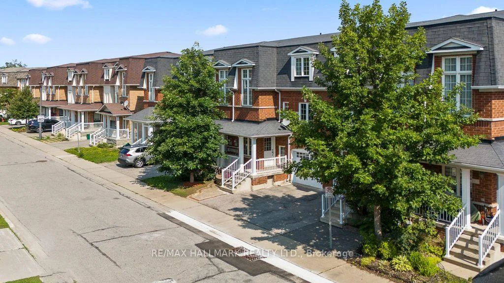 Photo 3 of Unit 24, 15 Old Colony Road, Richmond Hill, Oak Ridges Lake Wilcox — HOMEH