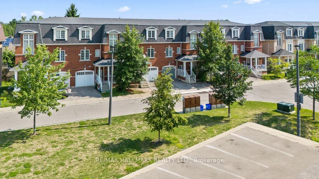 Photo 9 of Unit 24, 15 Old Colony Road, Richmond Hill, Oak Ridges Lake Wilcox — HOMEH