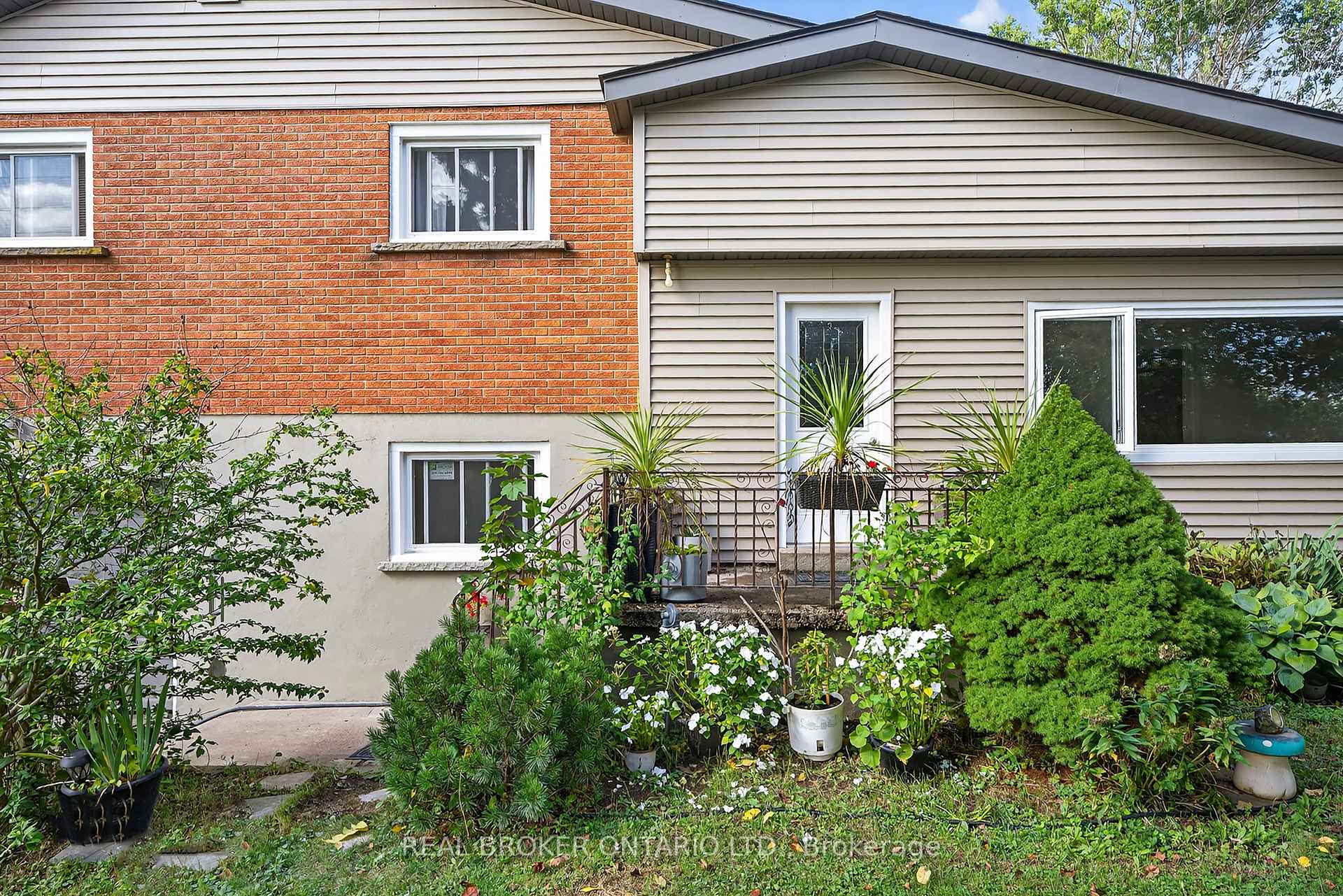 Photo 2 of 312 Old Guelph Road, Hamilton, Pleasant View — HOMEH