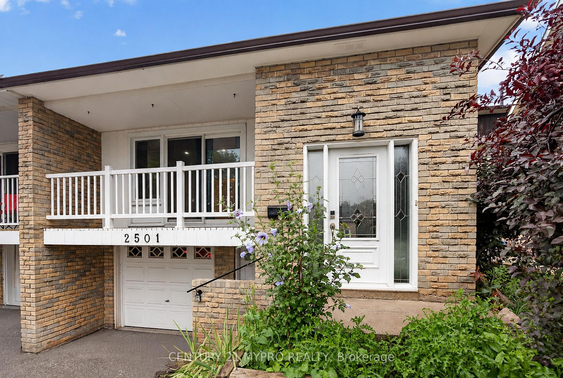 Photo 2 of 2501 Cobbinshaw Circle, Mississauga, Meadowvale — HOMEH