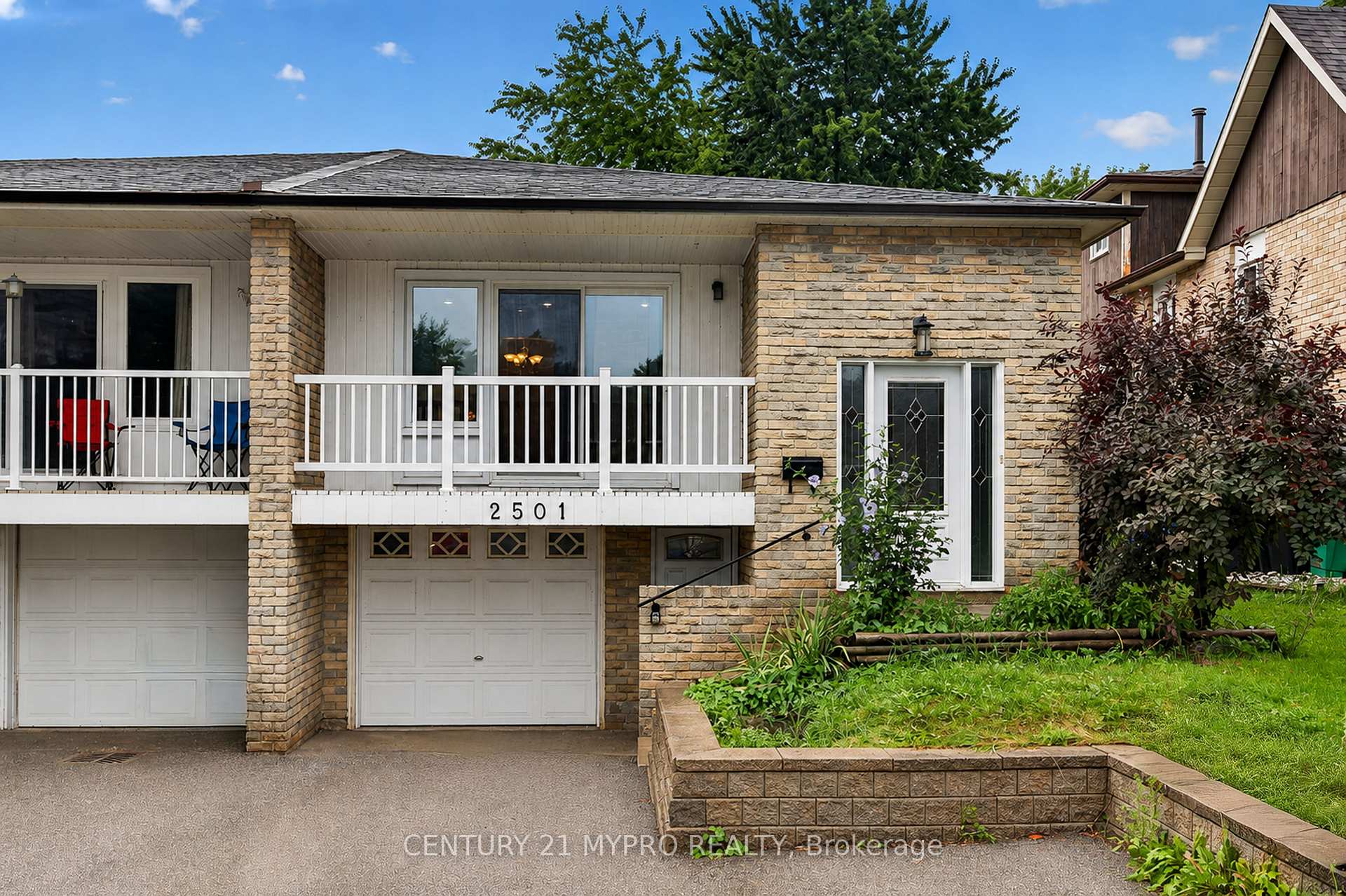 Photo 3 of 2501 Cobbinshaw Circle, Mississauga, Meadowvale — HOMEH