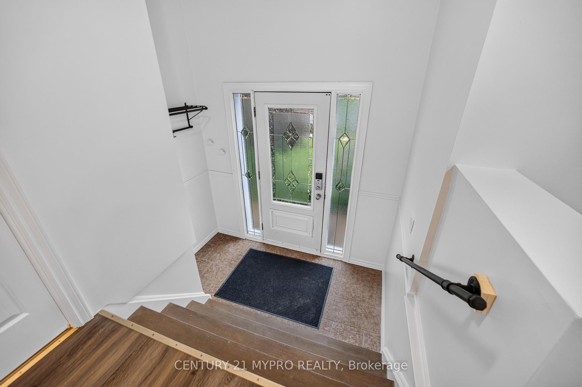 Photo 4 of 2501 Cobbinshaw Circle, Mississauga, Meadowvale — HOMEH