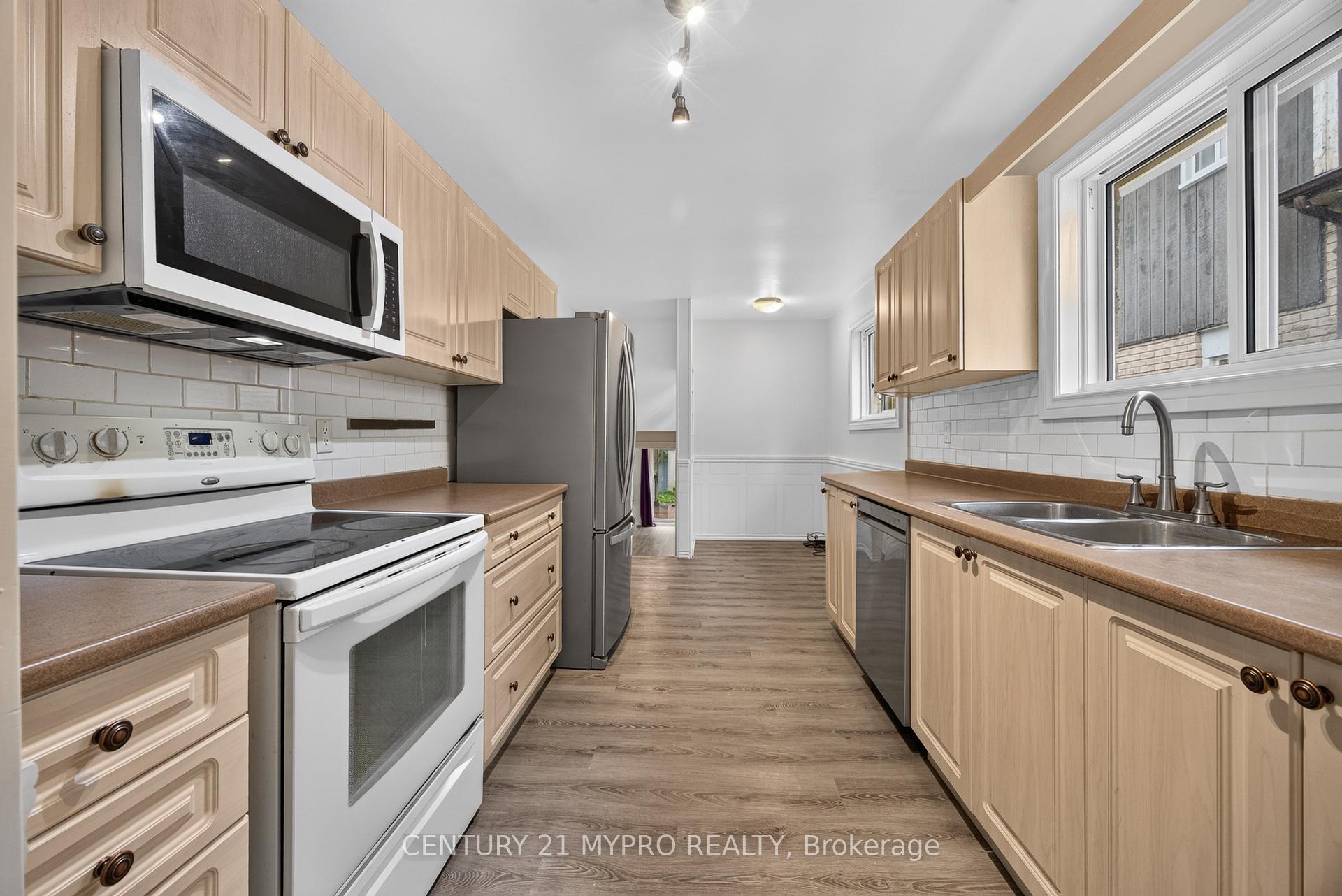 Photo 10 of 2501 Cobbinshaw Circle, Mississauga, Meadowvale — HOMEH