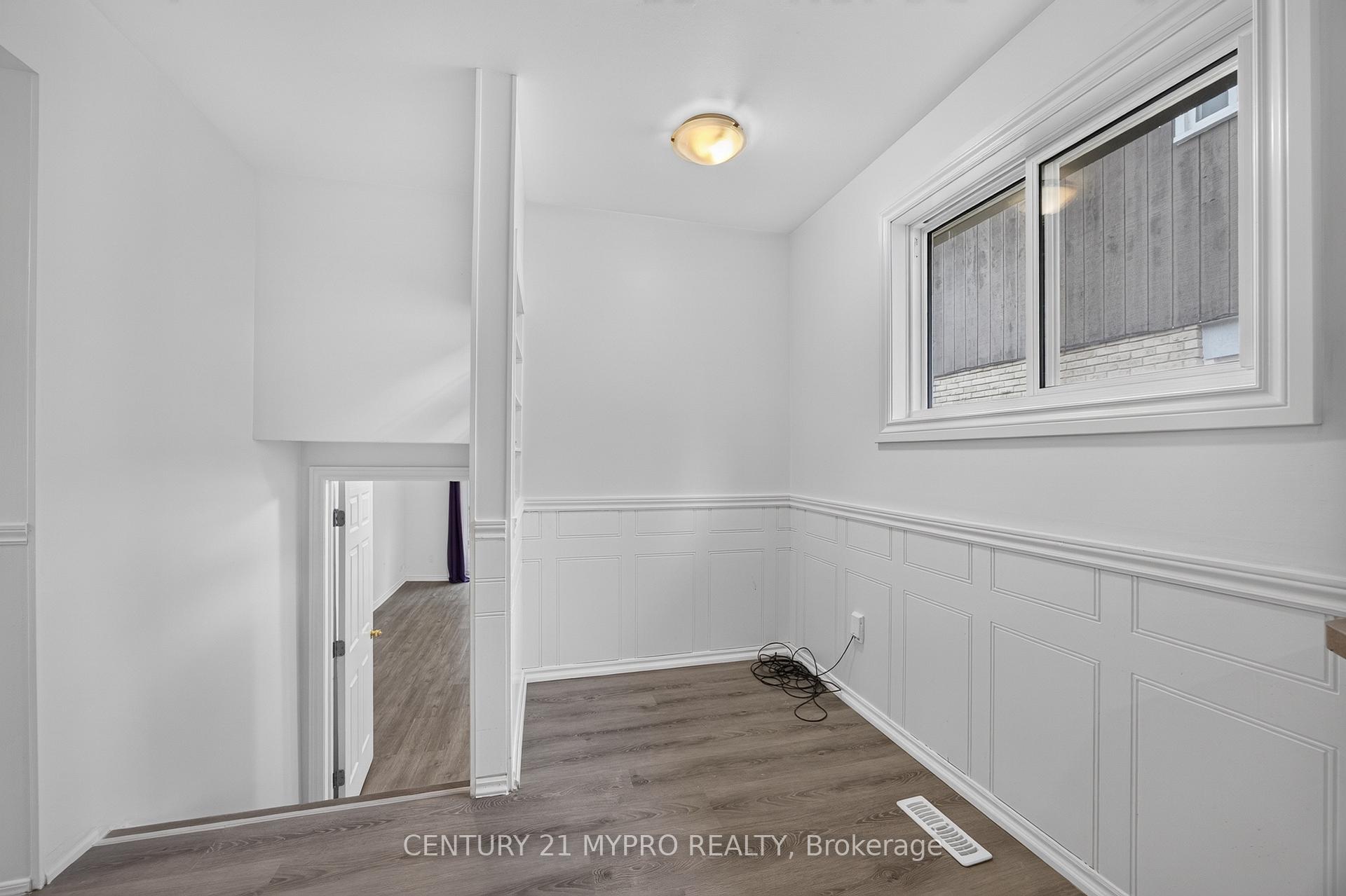 Photo 12 of 2501 Cobbinshaw Circle, Mississauga, Meadowvale — HOMEH