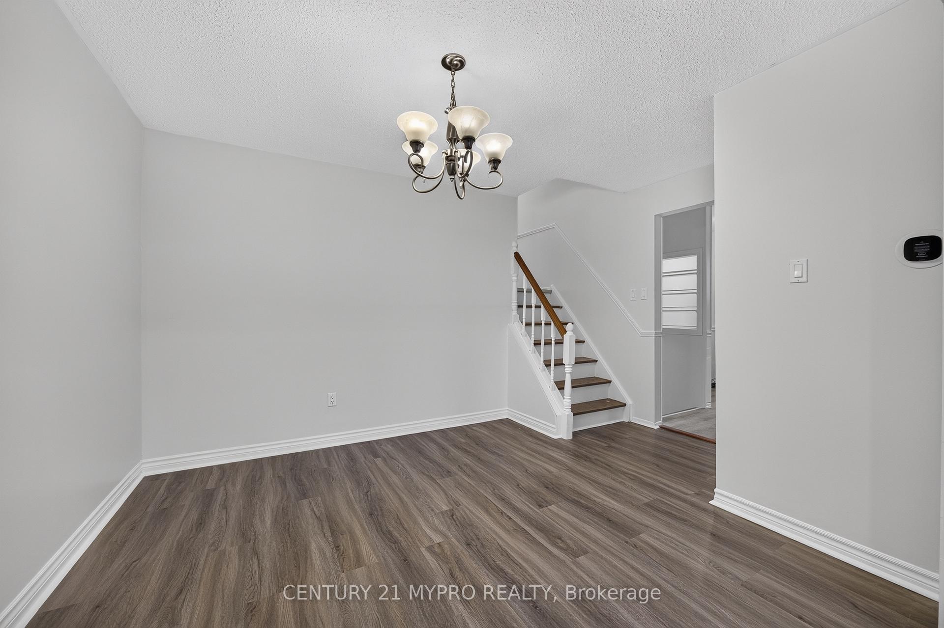 Photo 13 of 2501 Cobbinshaw Circle, Mississauga, Meadowvale — HOMEH