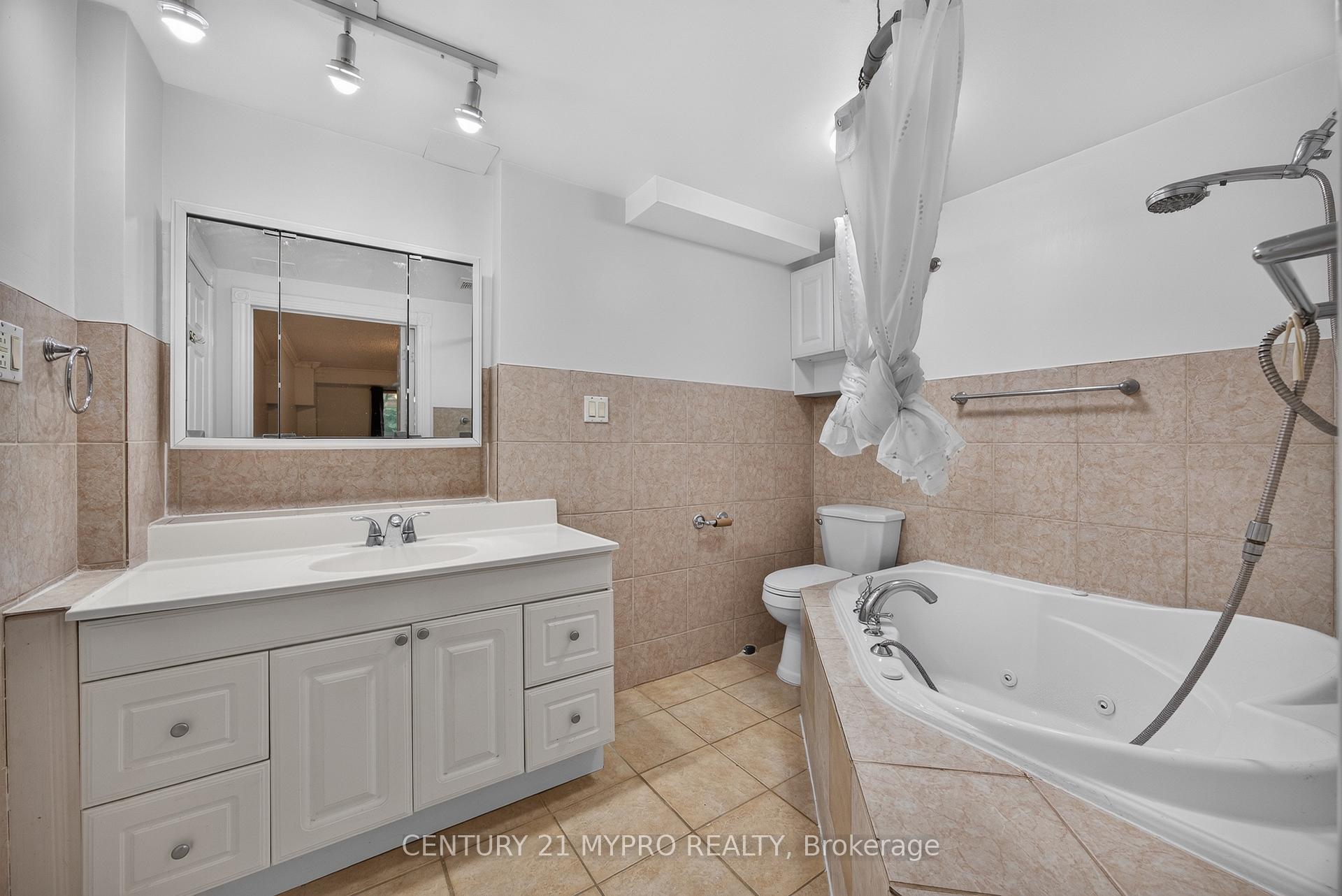 Photo 17 of 2501 Cobbinshaw Circle, Mississauga, Meadowvale — HOMEH