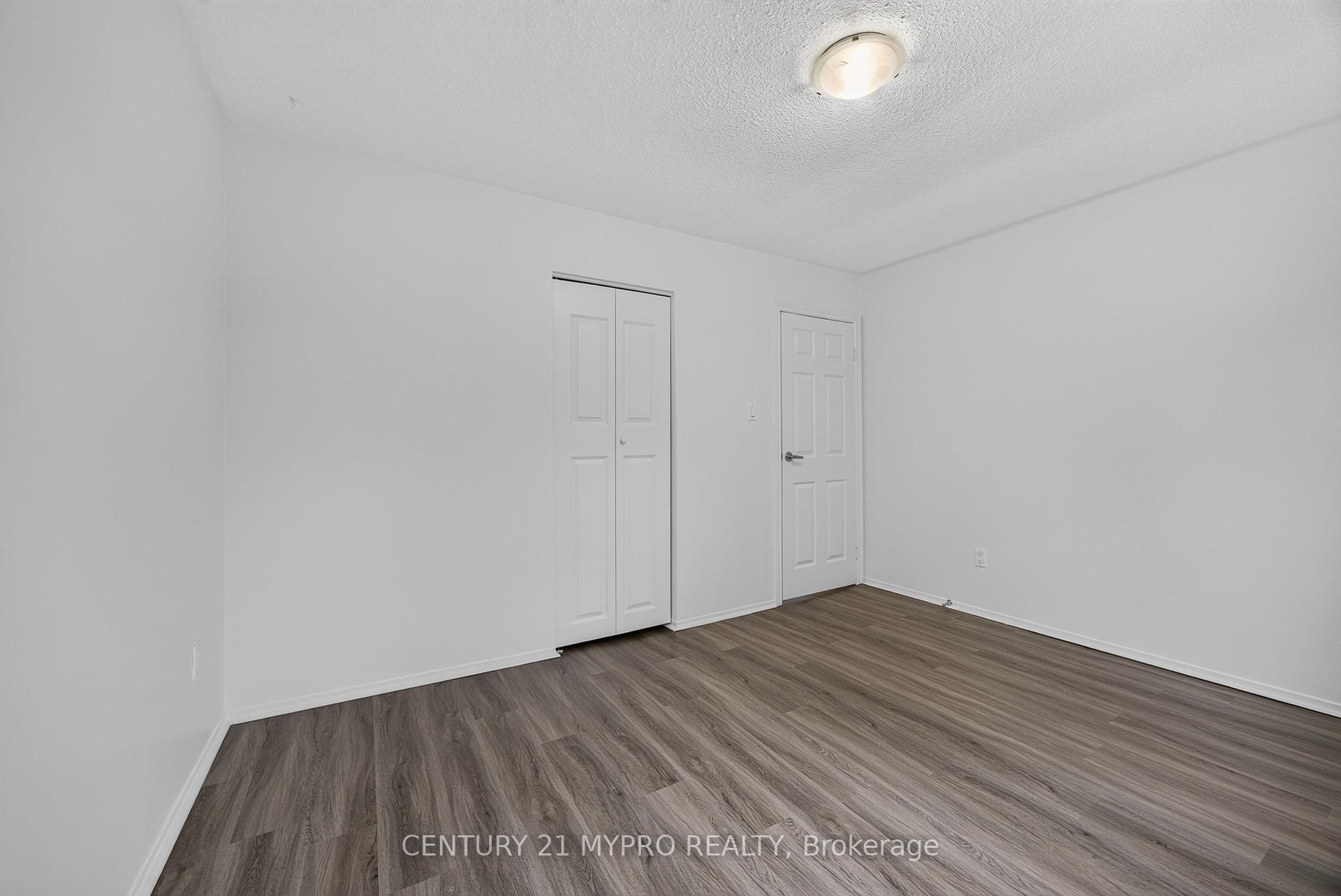 Photo 21 of 2501 Cobbinshaw Circle, Mississauga, Meadowvale — HOMEH