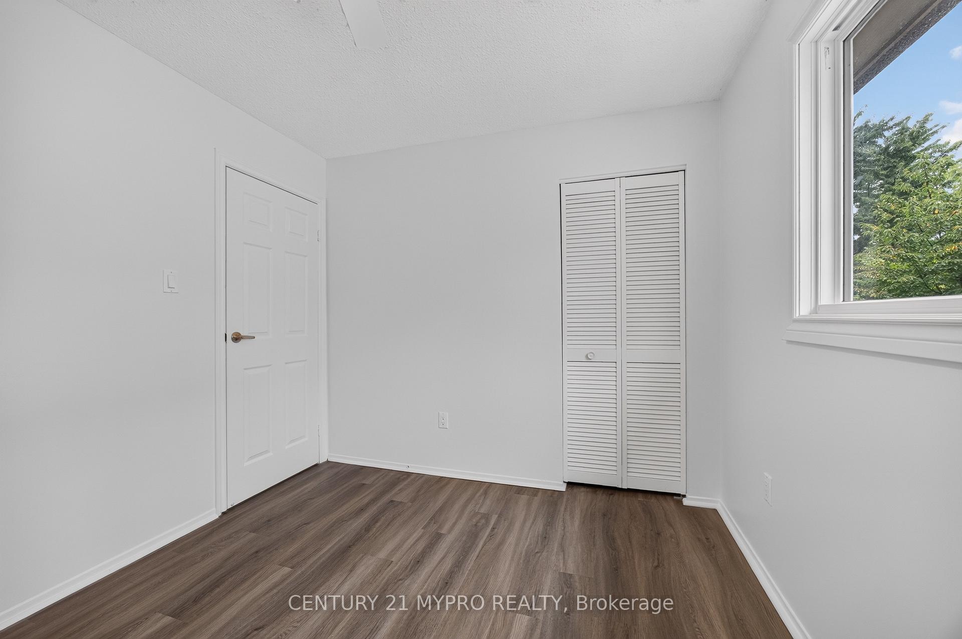 Photo 24 of 2501 Cobbinshaw Circle, Mississauga, Meadowvale — HOMEH