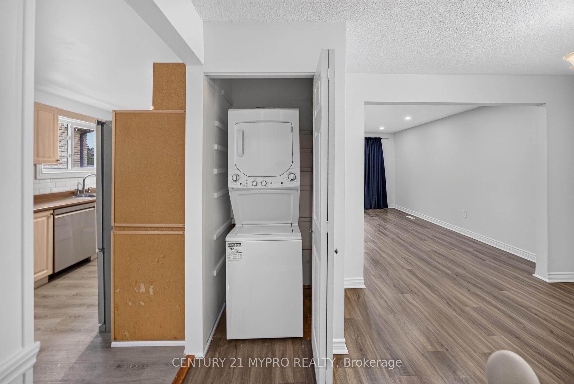 Photo 26 of 2501 Cobbinshaw Circle, Mississauga, Meadowvale — HOMEH