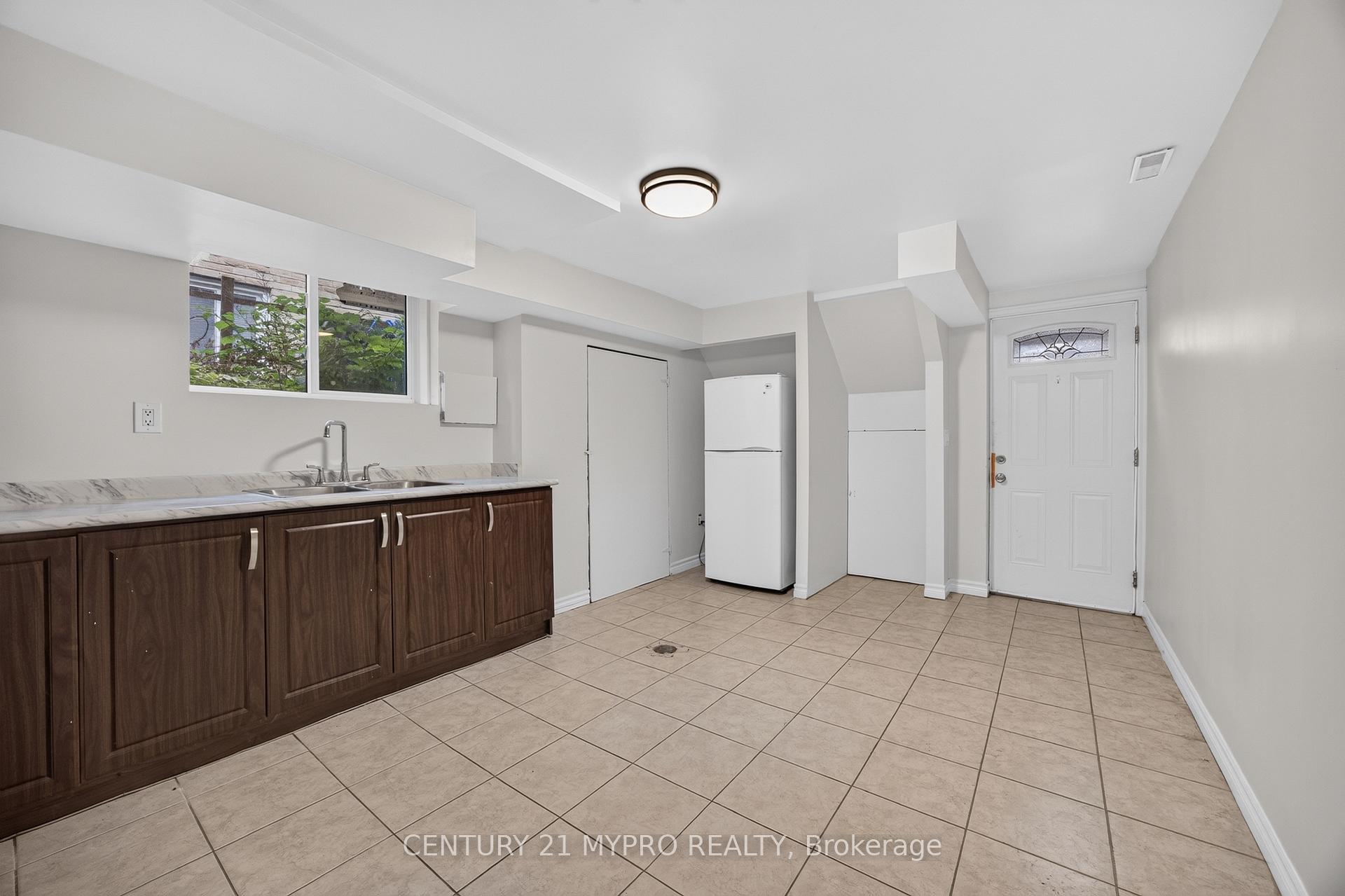 Photo 31 of 2501 Cobbinshaw Circle, Mississauga, Meadowvale — HOMEH