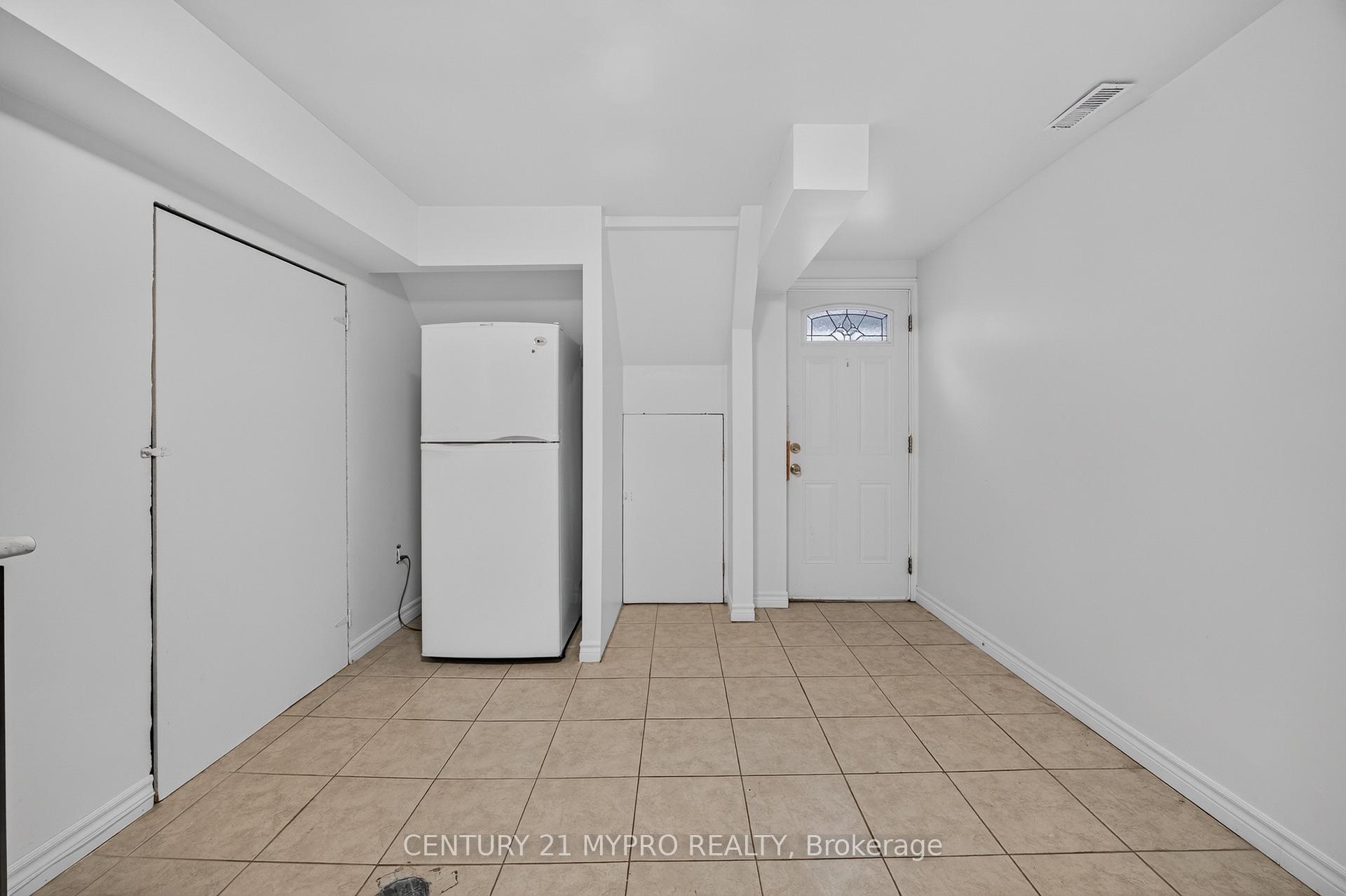 Photo 33 of 2501 Cobbinshaw Circle, Mississauga, Meadowvale — HOMEH