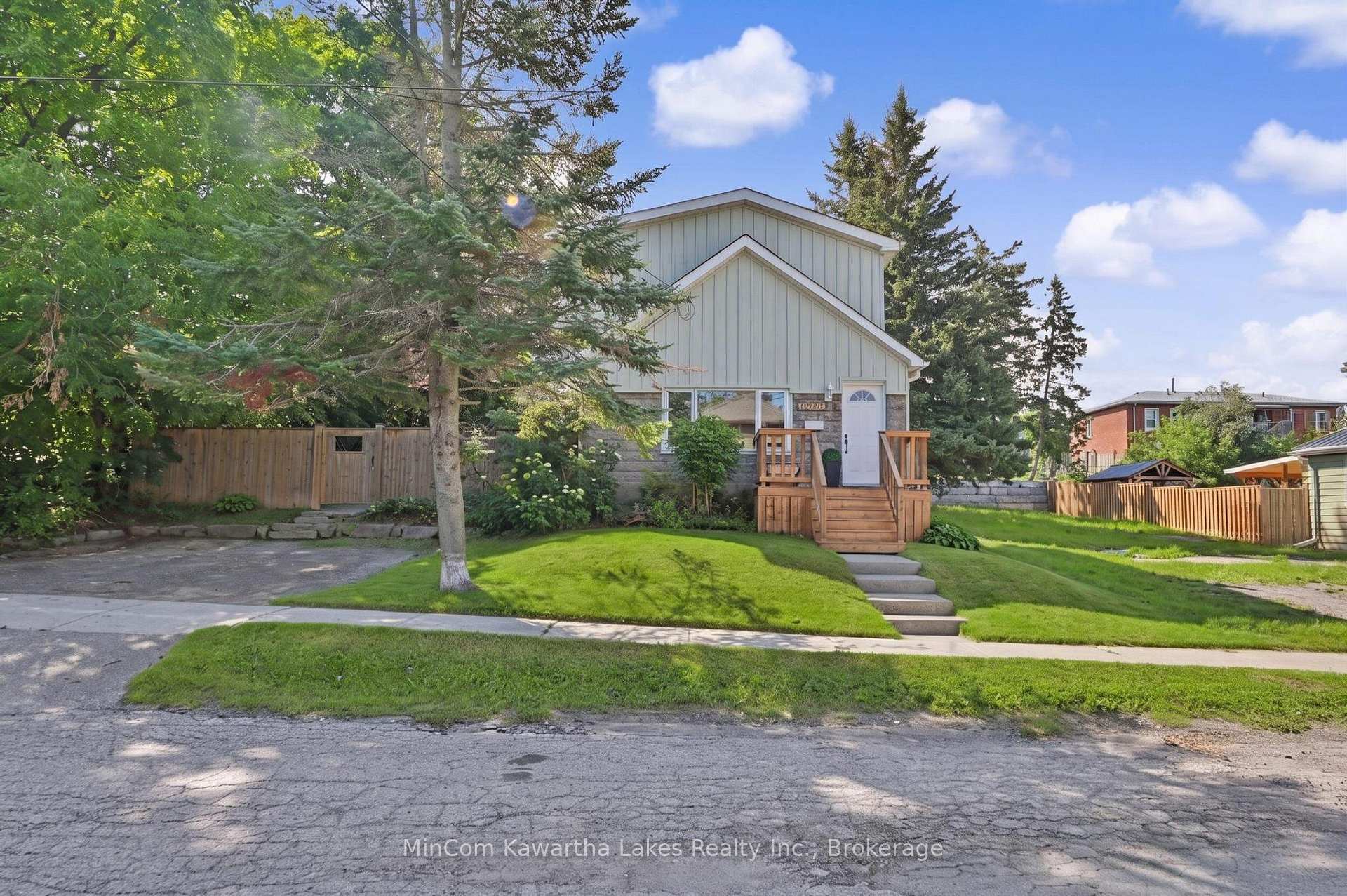 Photo 2 of 337 Euclid Avenue, Peterborough, Ashburnham Ward 4 — HOMEH