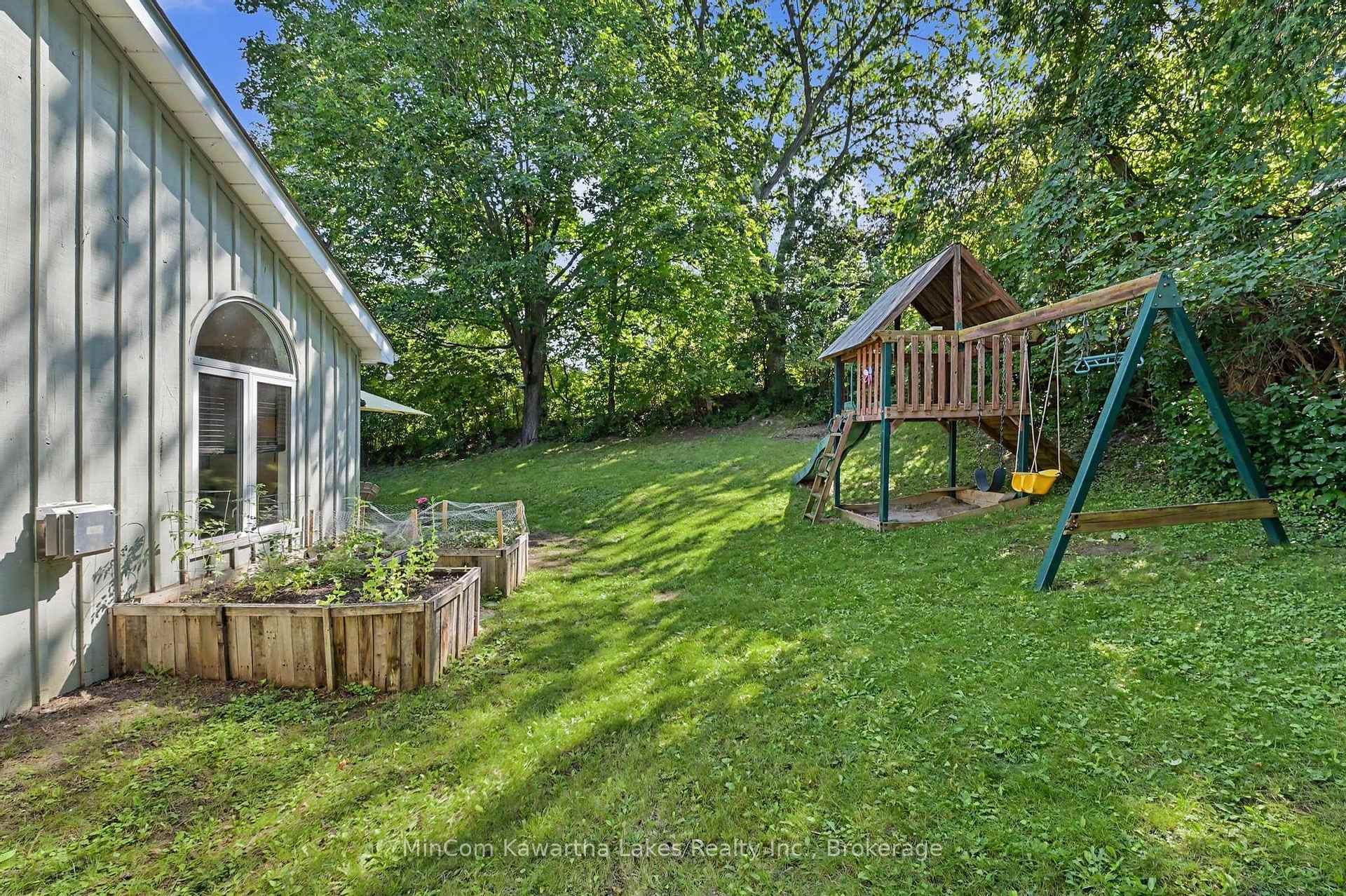 Photo 37 of 337 Euclid Avenue, Peterborough, Ashburnham Ward 4 — HOMEH