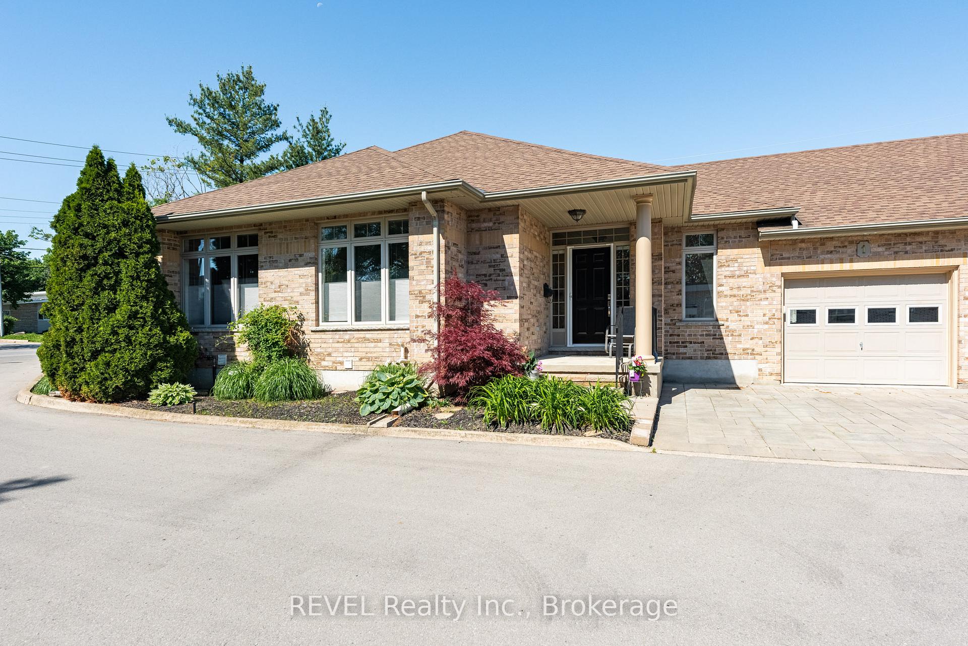 Photo 2 of Unit 1, 139 Glendale Avenue, St. Catharines, Glendale/Glenridge — HOMEH