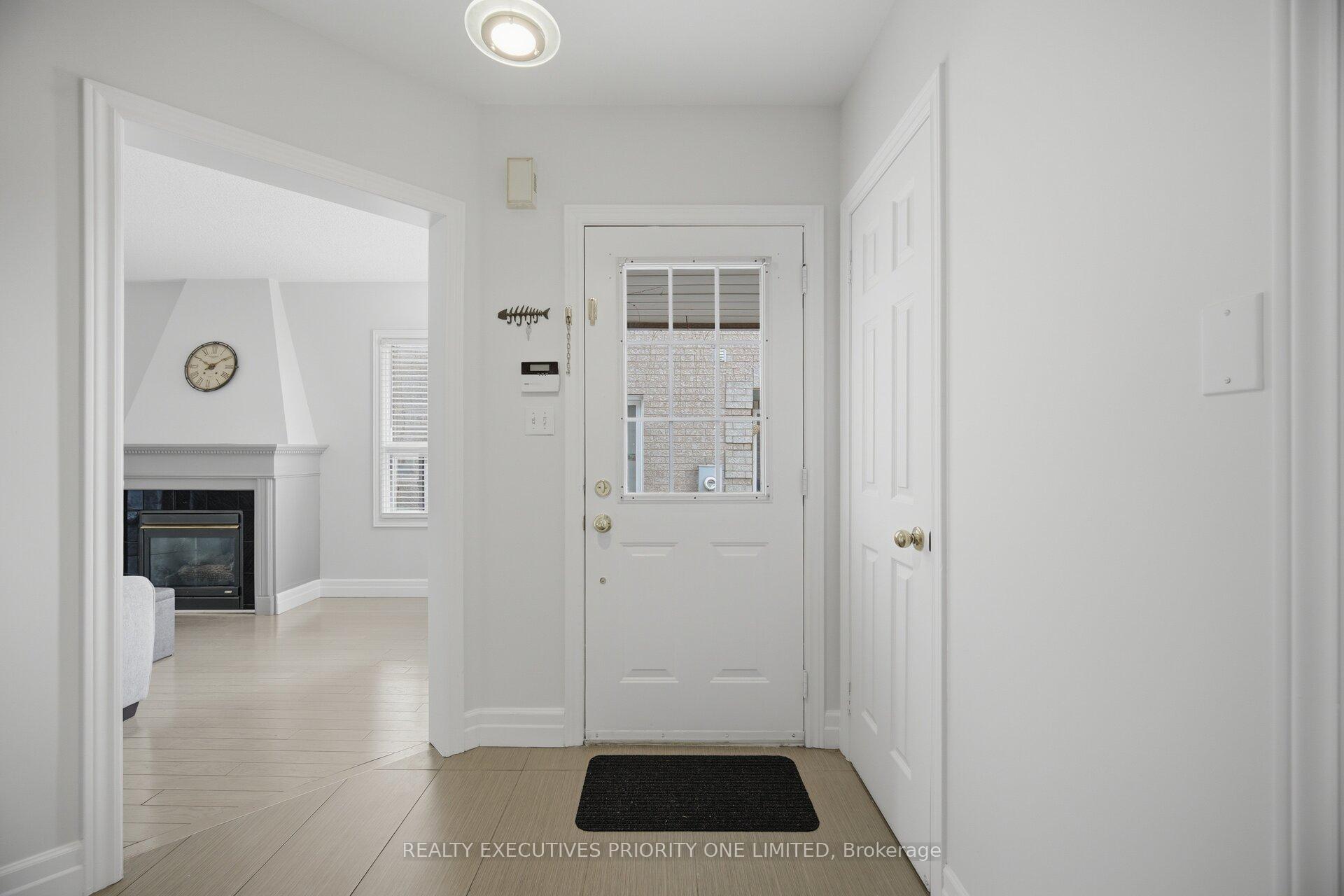 Photo 2 of 24 Archbury Circle, Caledon, Bolton East — HOMEH