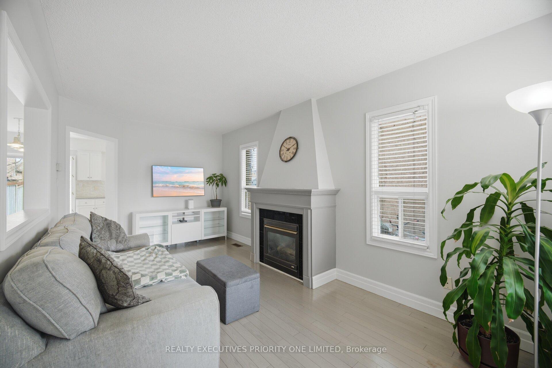 Photo 4 of 24 Archbury Circle, Caledon, Bolton East — HOMEH