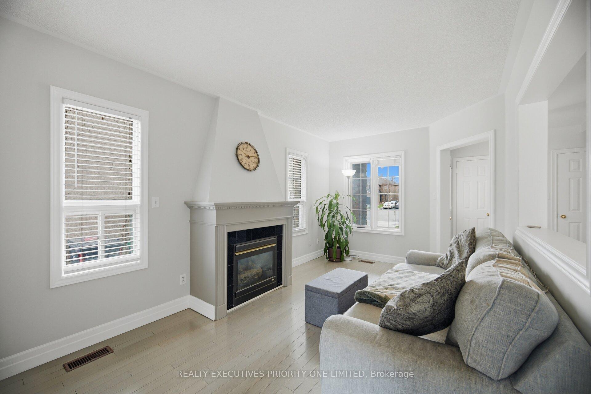 Photo 5 of 24 Archbury Circle, Caledon, Bolton East — HOMEH