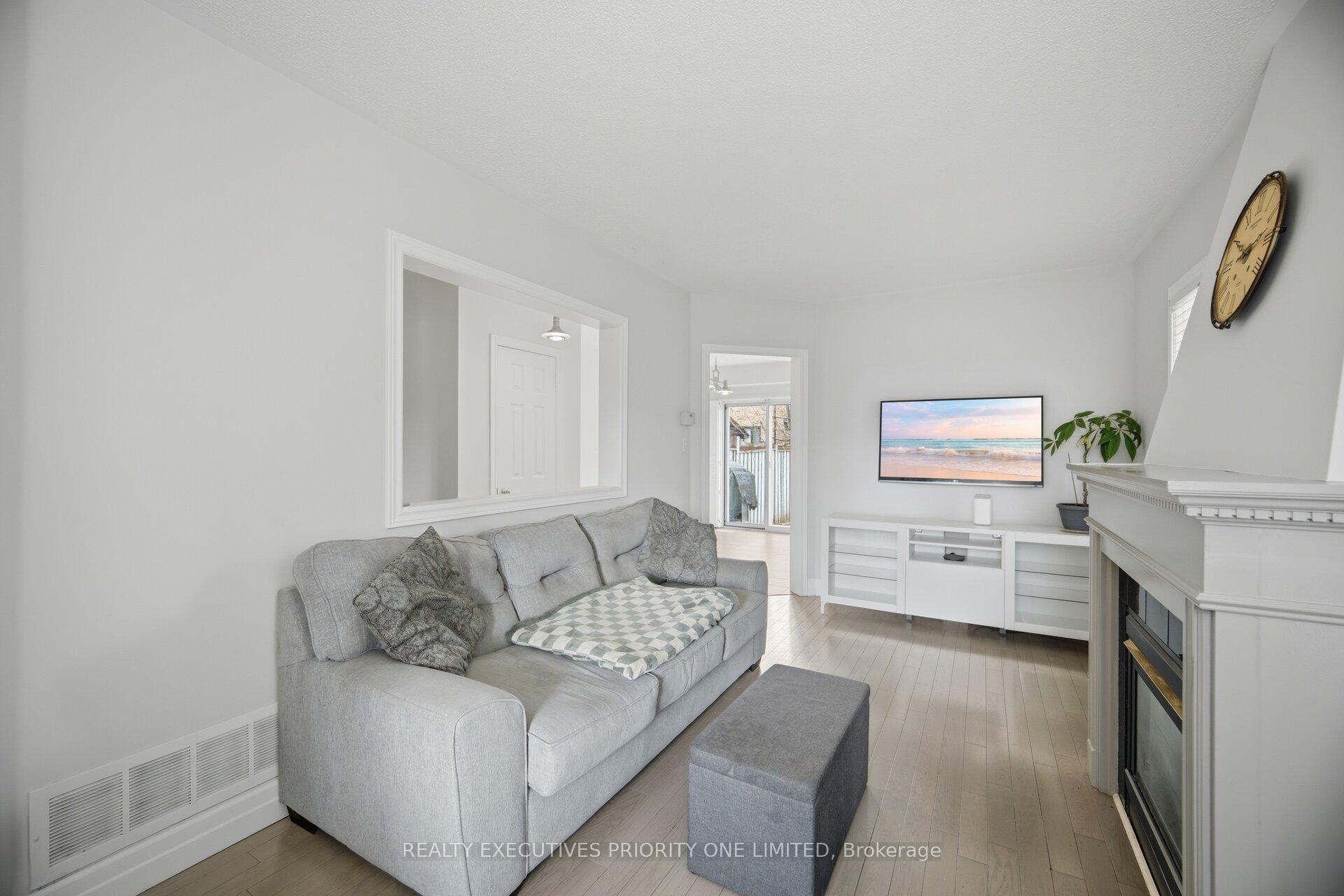 Photo 6 of 24 Archbury Circle, Caledon, Bolton East — HOMEH