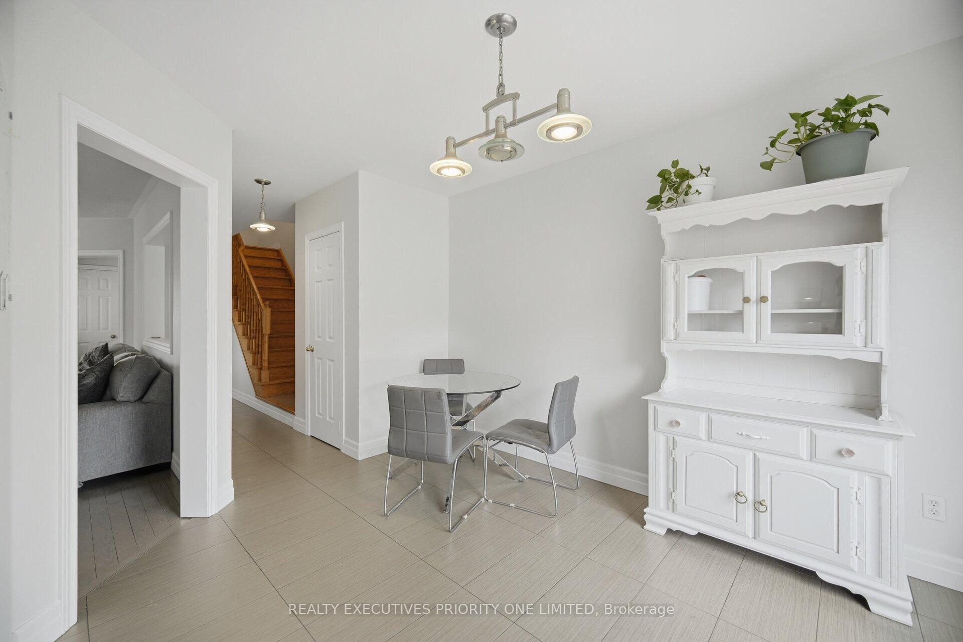 Photo 7 of 24 Archbury Circle, Caledon, Bolton East — HOMEH