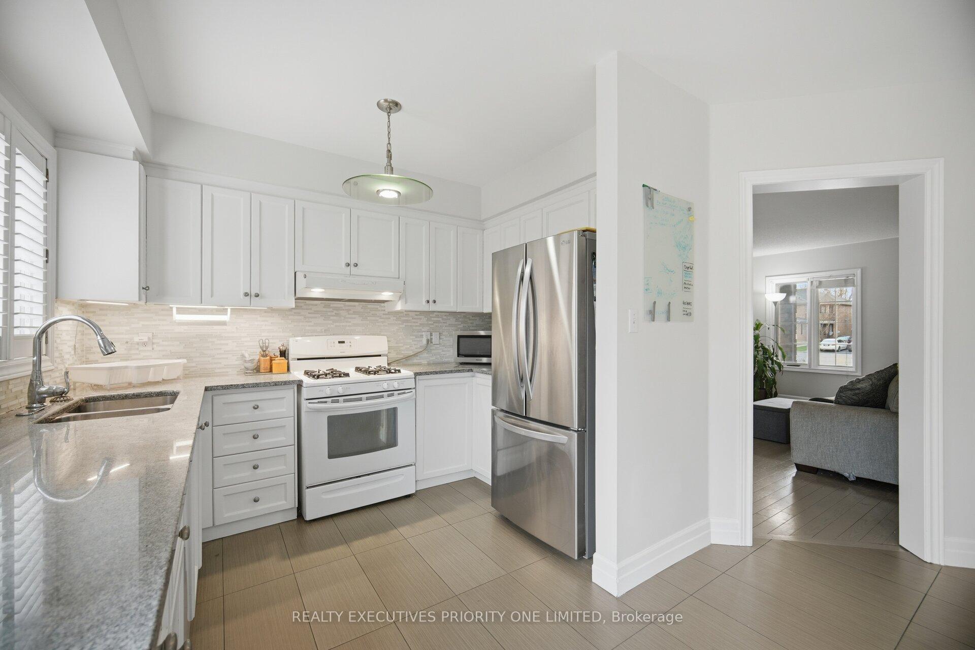 Photo 9 of 24 Archbury Circle, Caledon, Bolton East — HOMEH