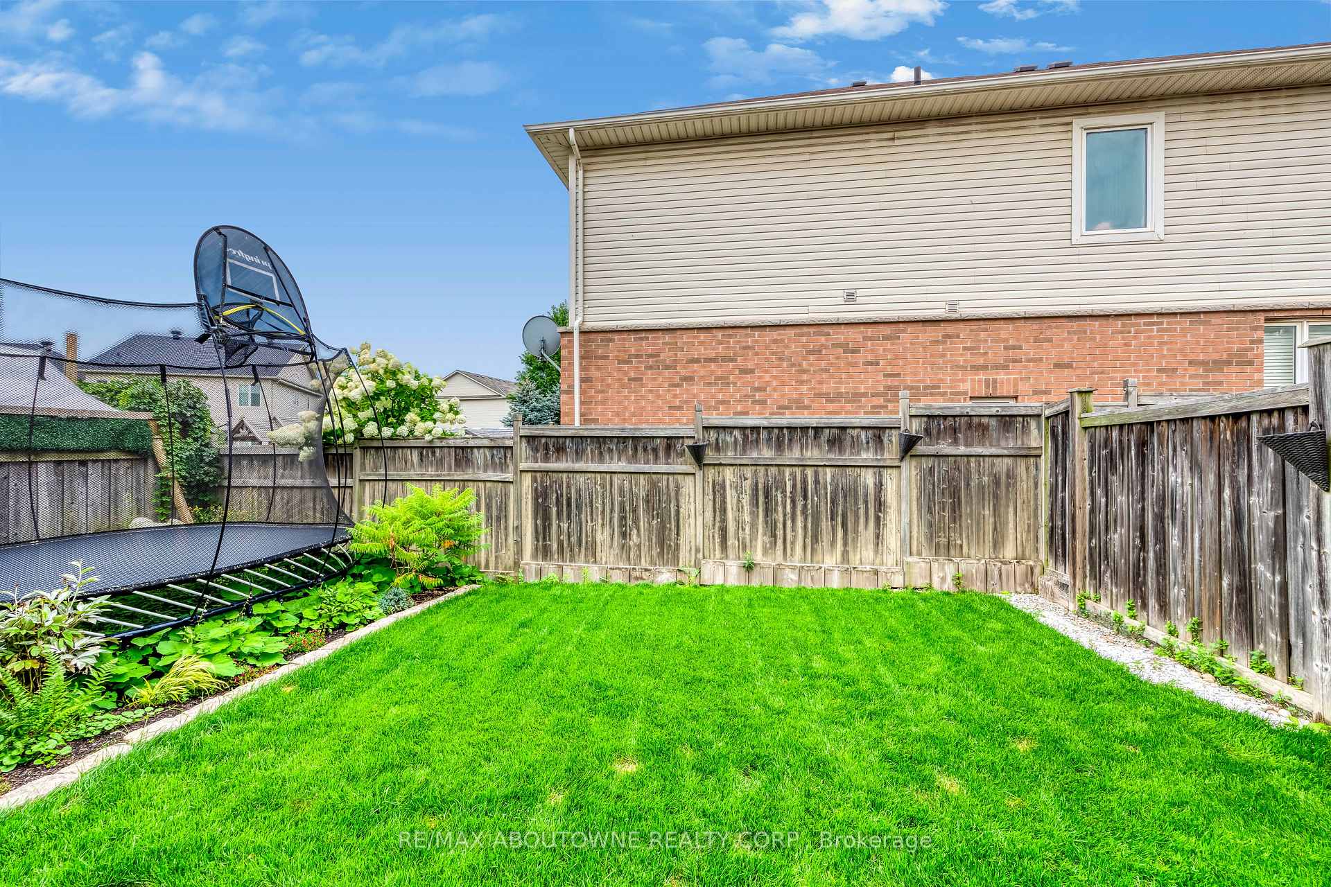 Photo 4 of 4849 Columbus Drive, Burlington, Alton — HOMEH