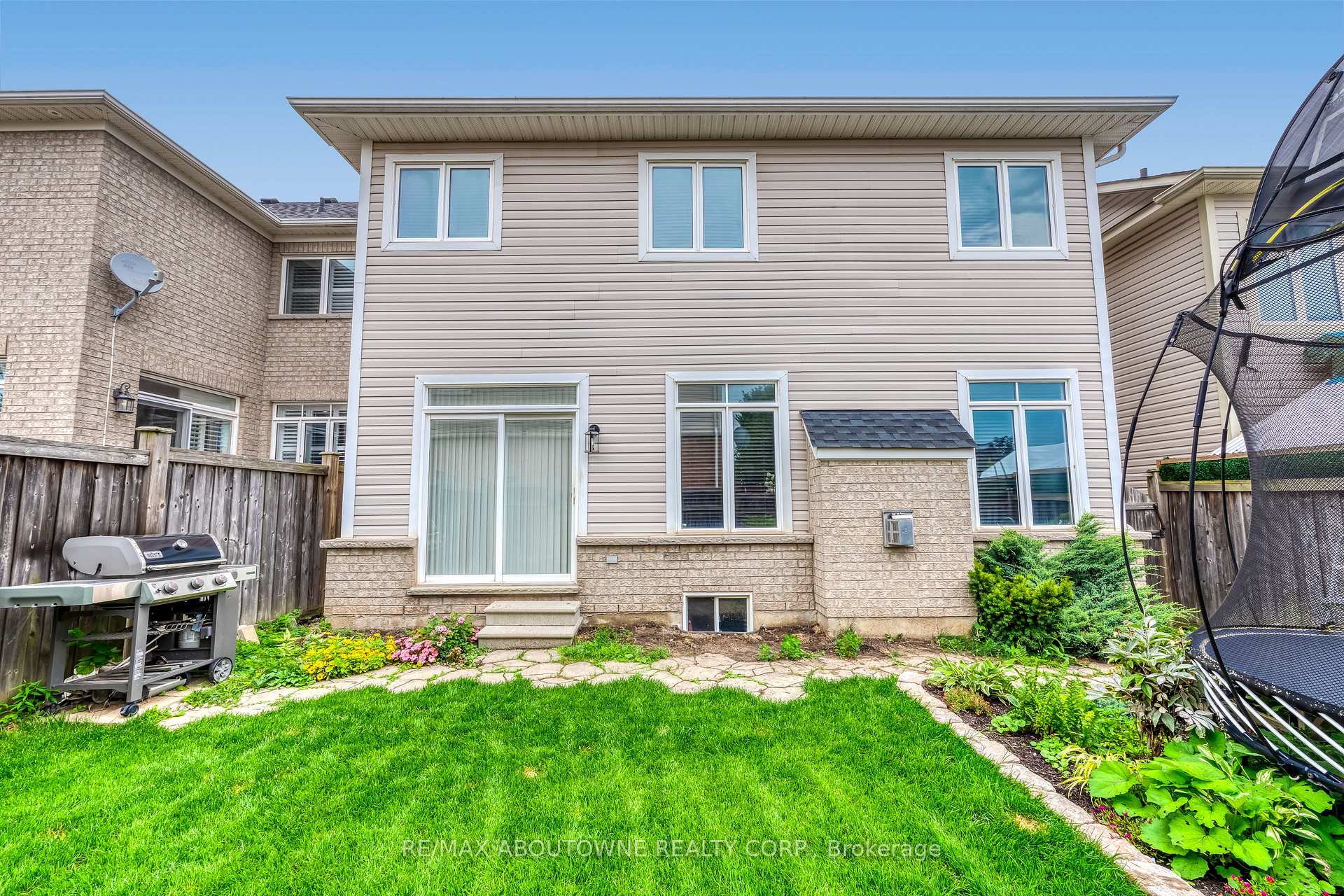 Photo 5 of 4849 Columbus Drive, Burlington, Alton — HOMEH