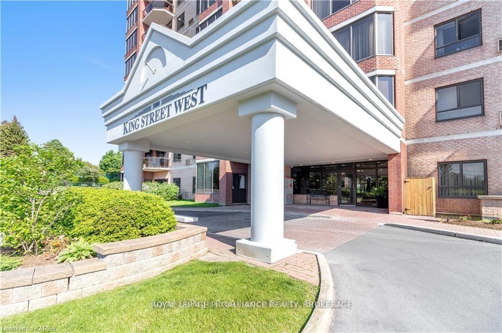 Front of Unit 305, 1000 King Street W