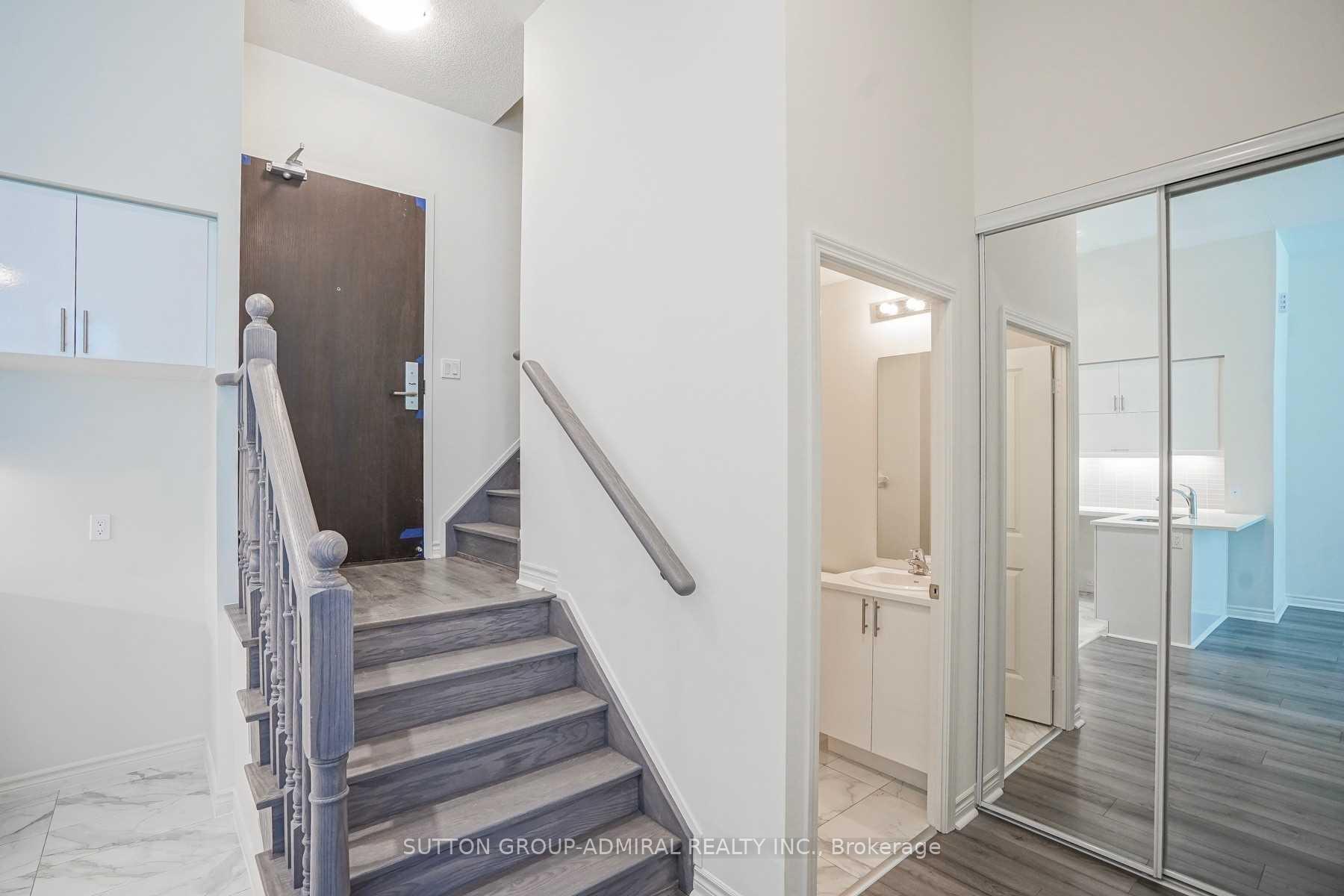 Photo 3 of Unit Th 104, 39 Annie Craig Drive, Etobicoke, Mimico — HOMEH