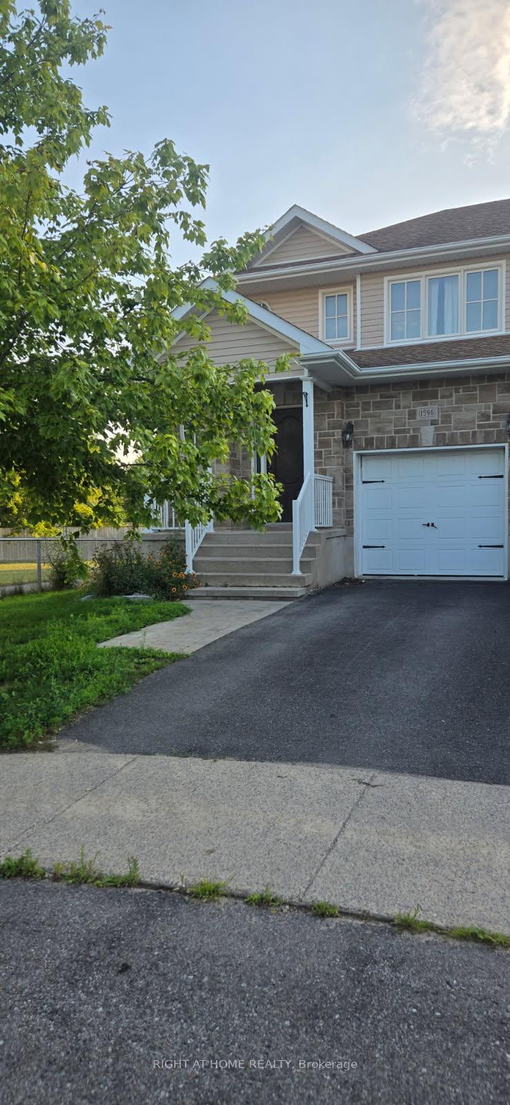 Front of 1596 Crimson Crescent