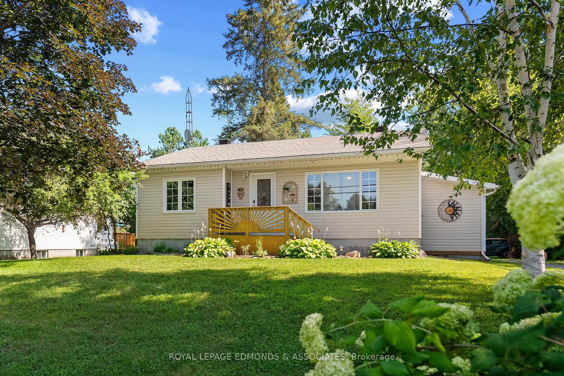 Front of 11132 & 11140 Round Lake Road