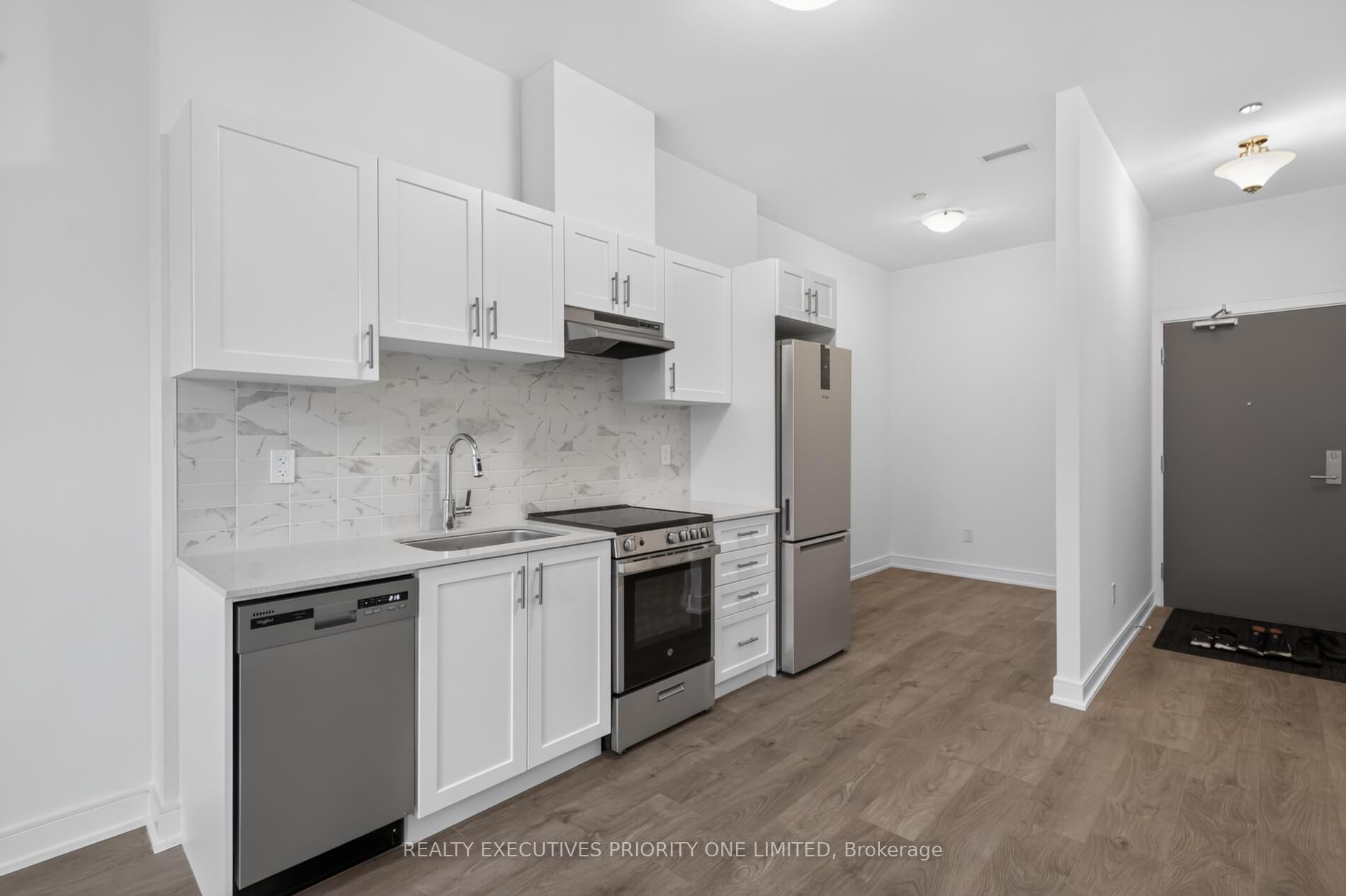 Photo 7 of Unit A103, 705 Davis Drive, Newmarket, Huron Heights-Leslie Valley — HOMEH