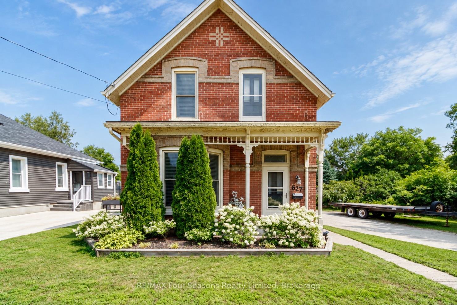Front of 627 Saint Marie Street