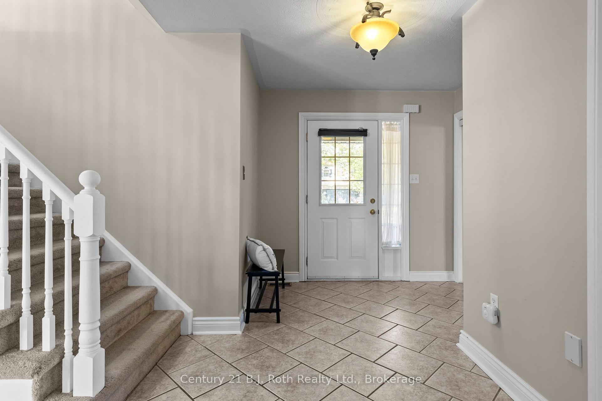 Photo 3 of 33 Vanessa Drive, Orillia — HOMEH