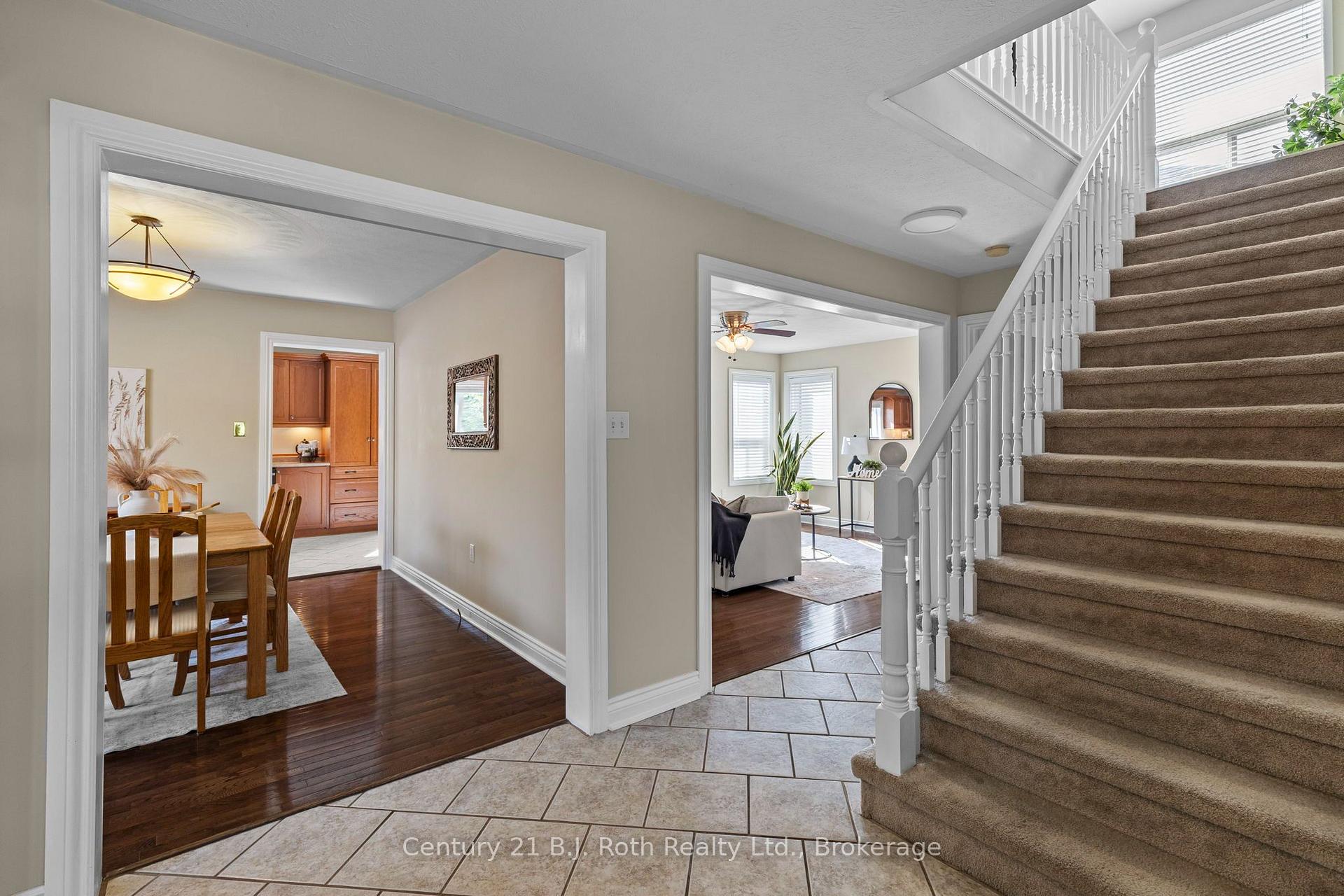 Photo 4 of 33 Vanessa Drive, Orillia — HOMEH