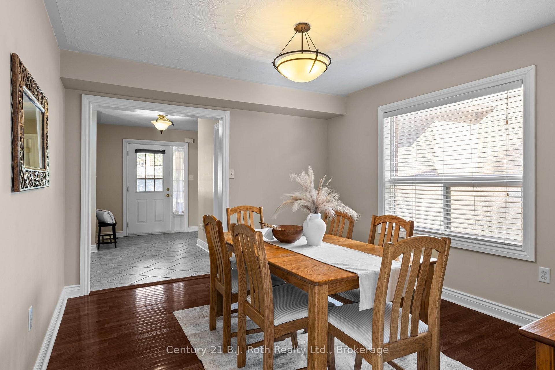 Photo 5 of 33 Vanessa Drive, Orillia — HOMEH