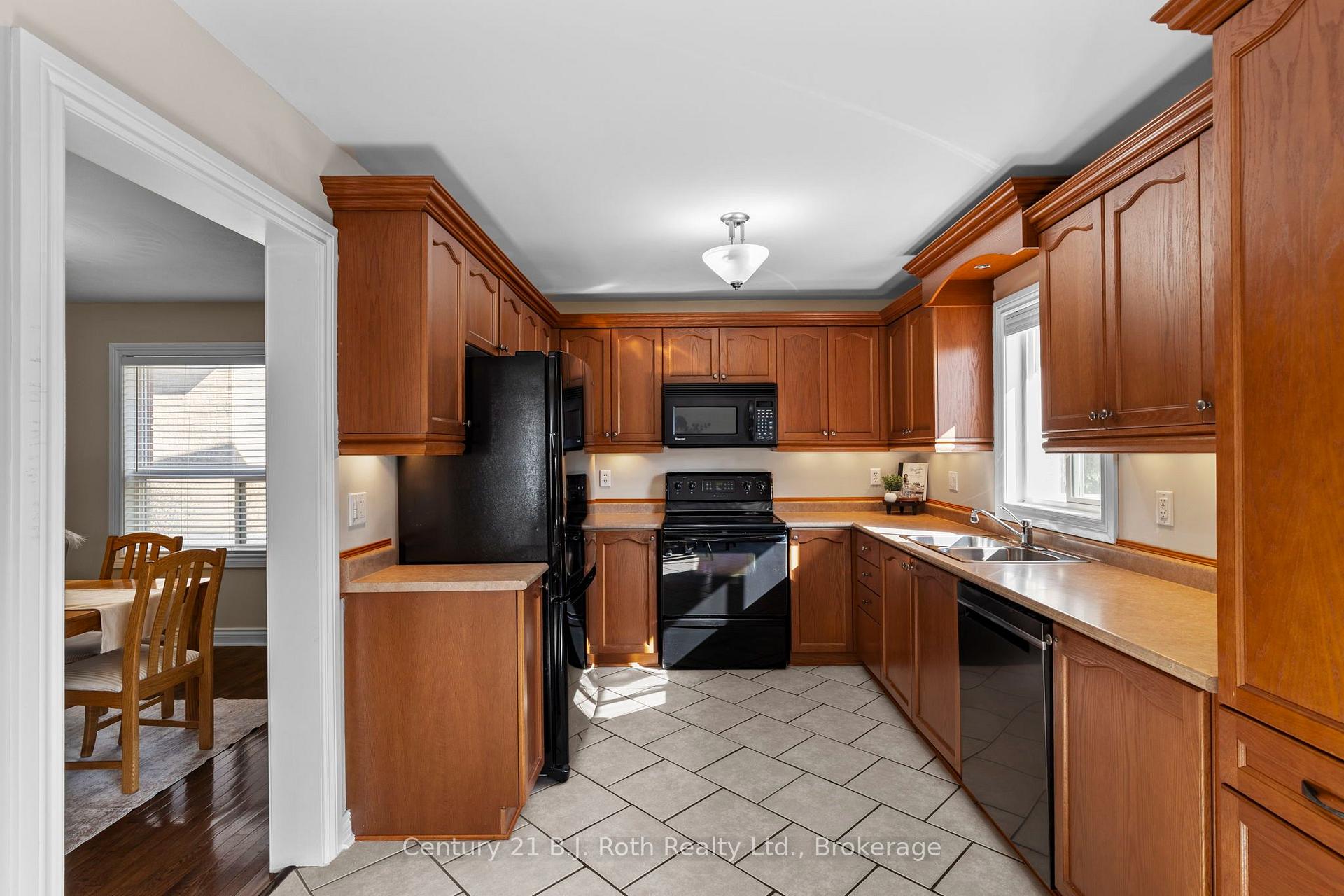 Photo 7 of 33 Vanessa Drive, Orillia — HOMEH