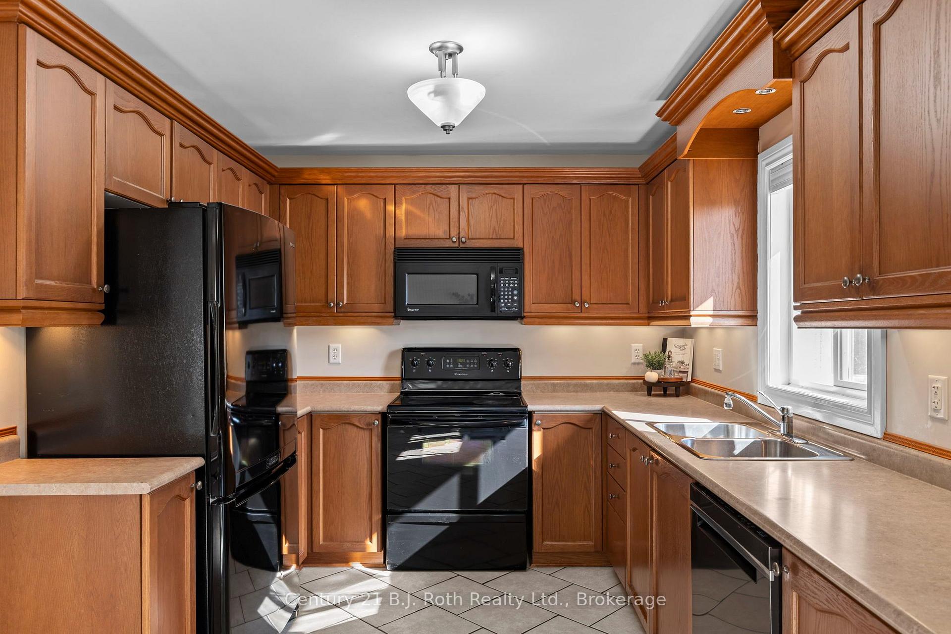 Photo 9 of 33 Vanessa Drive, Orillia — HOMEH