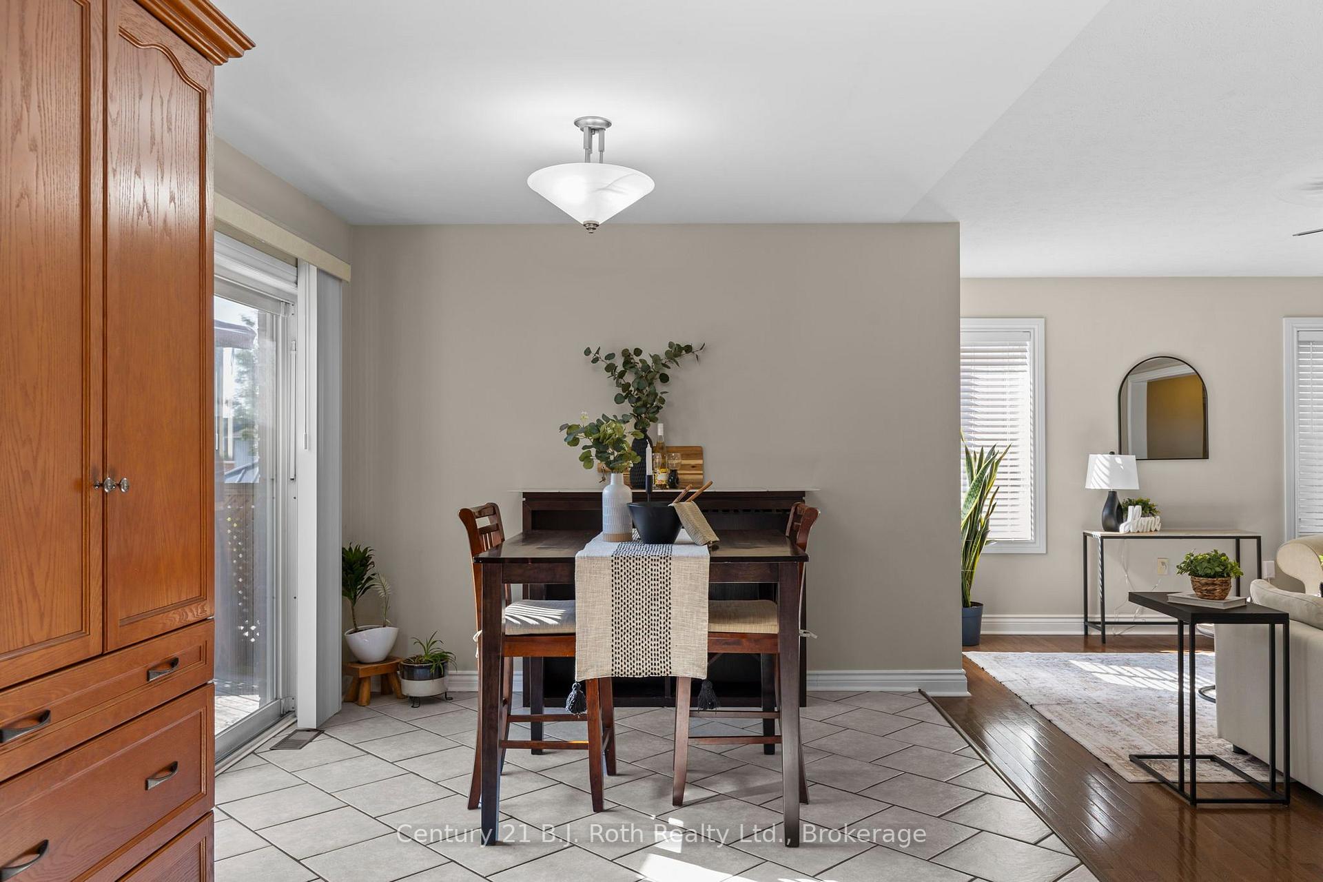Photo 11 of 33 Vanessa Drive, Orillia — HOMEH