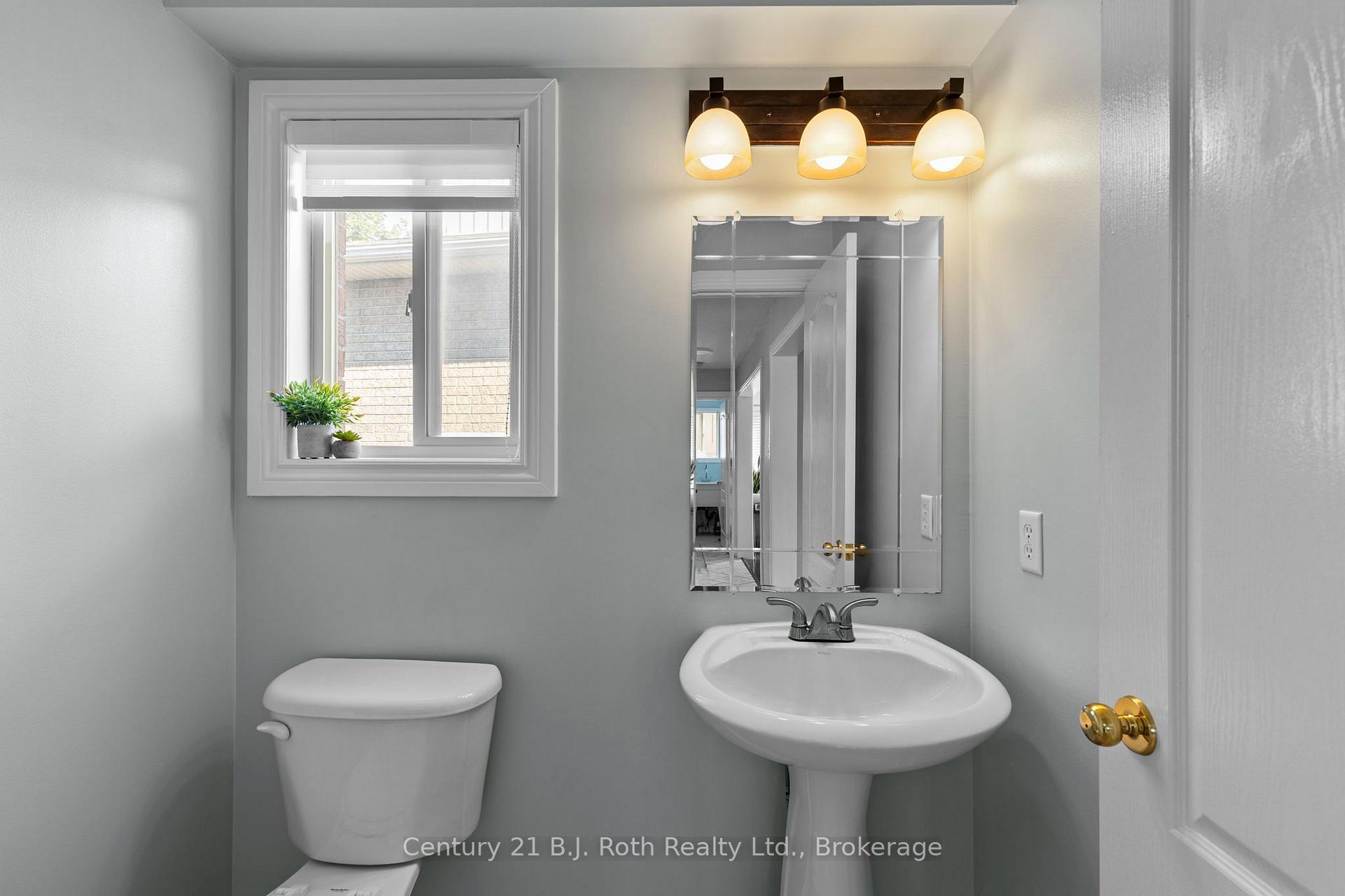 Photo 15 of 33 Vanessa Drive, Orillia — HOMEH