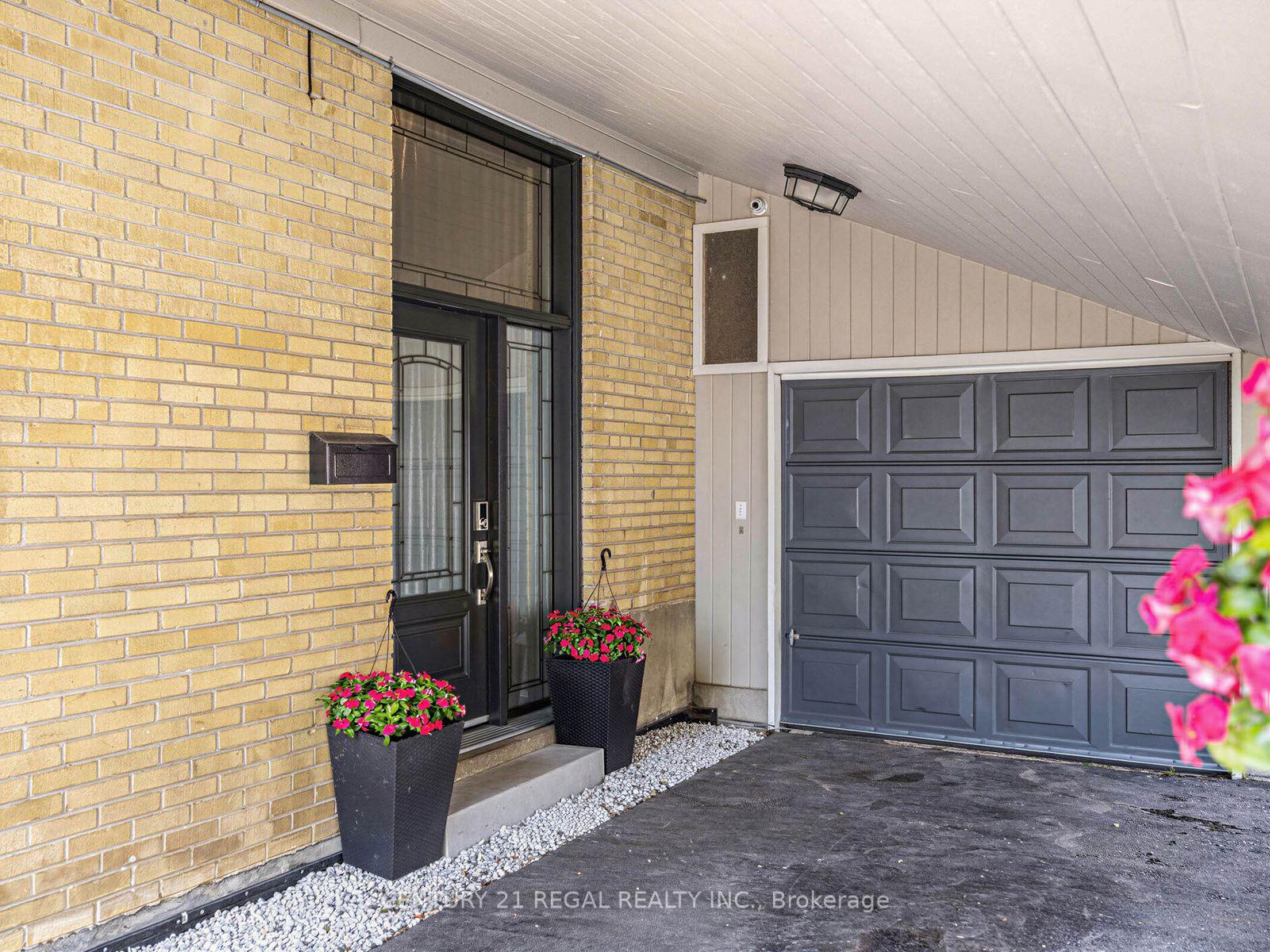Photo 4 of 281 Thistle Down Boulevard, Etobicoke, Thistletown-Beaumonde Heights — HOMEH