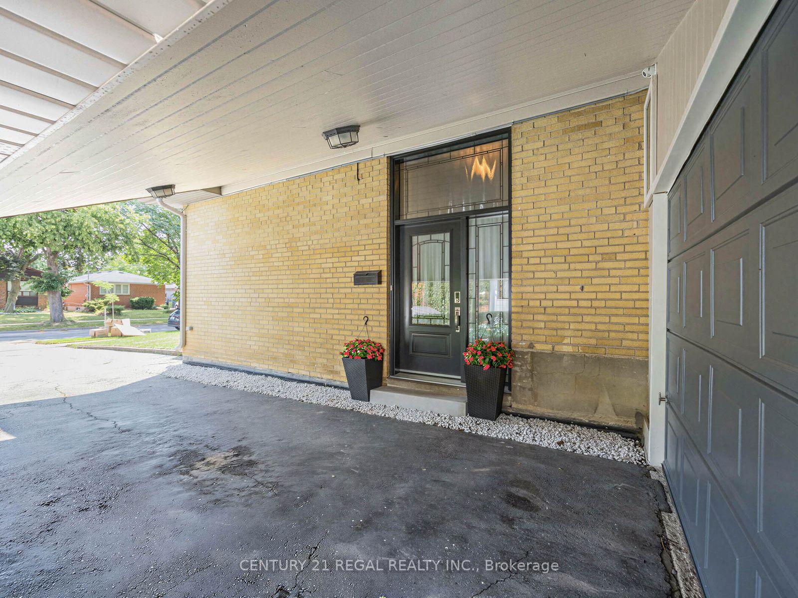 Photo 5 of 281 Thistle Down Boulevard, Etobicoke, Thistletown-Beaumonde Heights — HOMEH