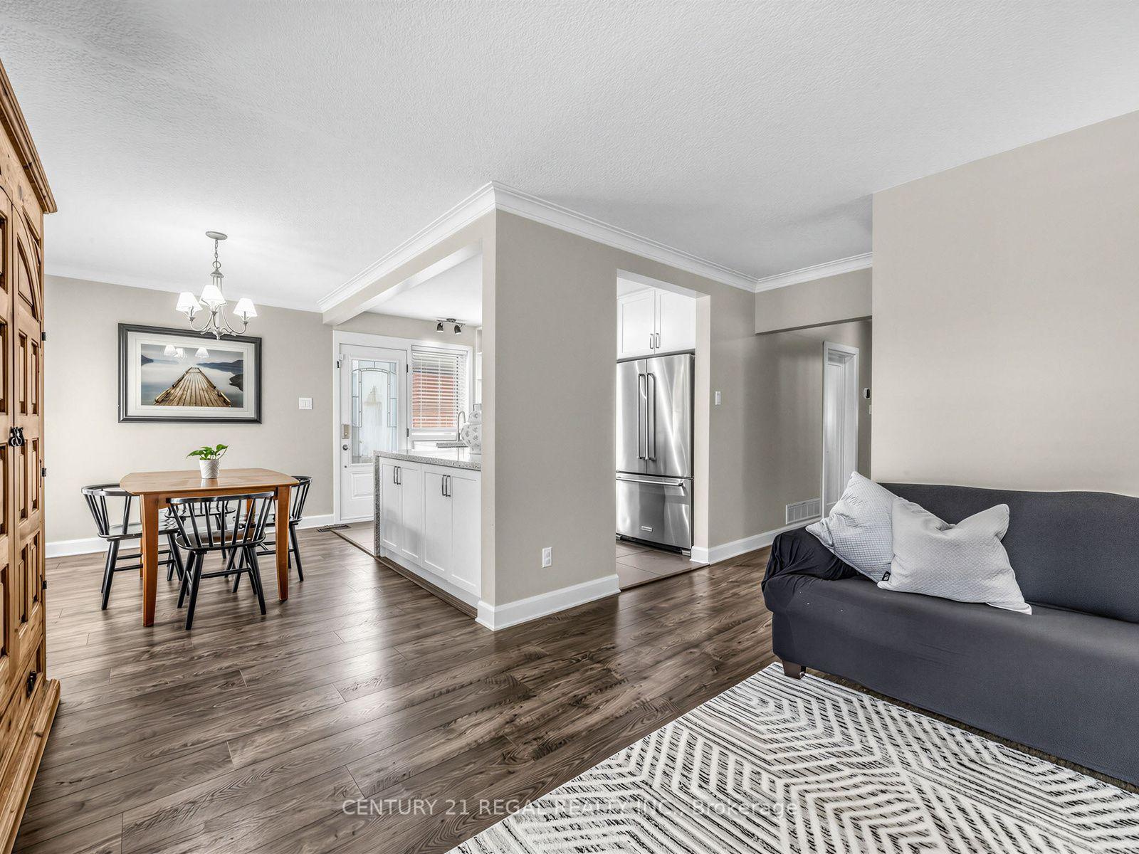 Photo 11 of 281 Thistle Down Boulevard, Etobicoke, Thistletown-Beaumonde Heights — HOMEH