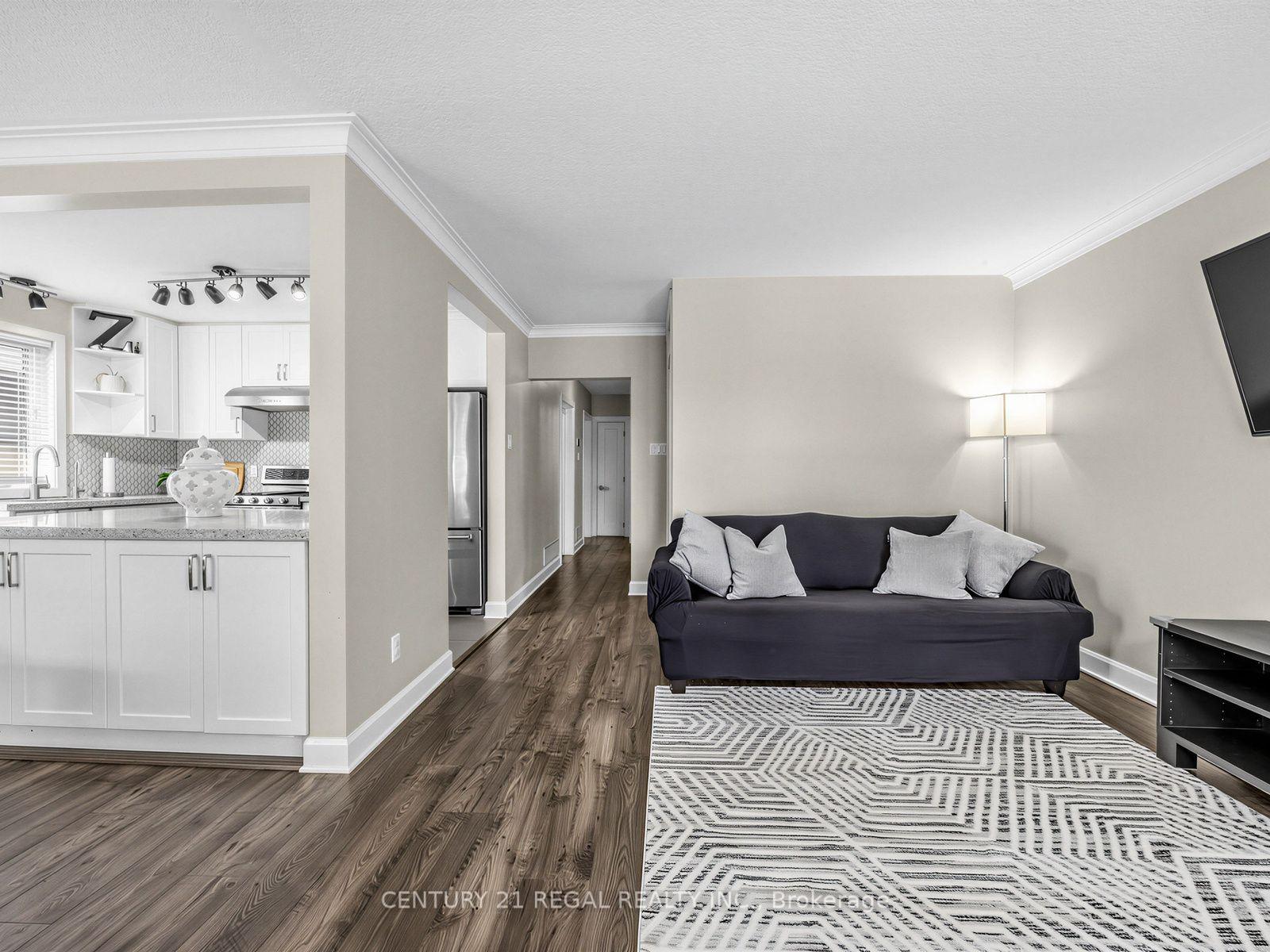 Photo 13 of 281 Thistle Down Boulevard, Etobicoke, Thistletown-Beaumonde Heights — HOMEH