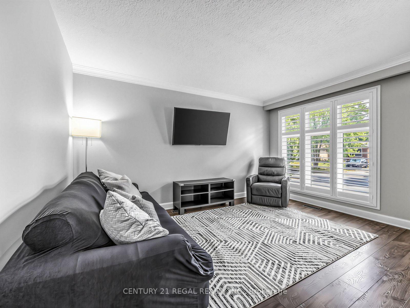Photo 14 of 281 Thistle Down Boulevard, Etobicoke, Thistletown-Beaumonde Heights — HOMEH
