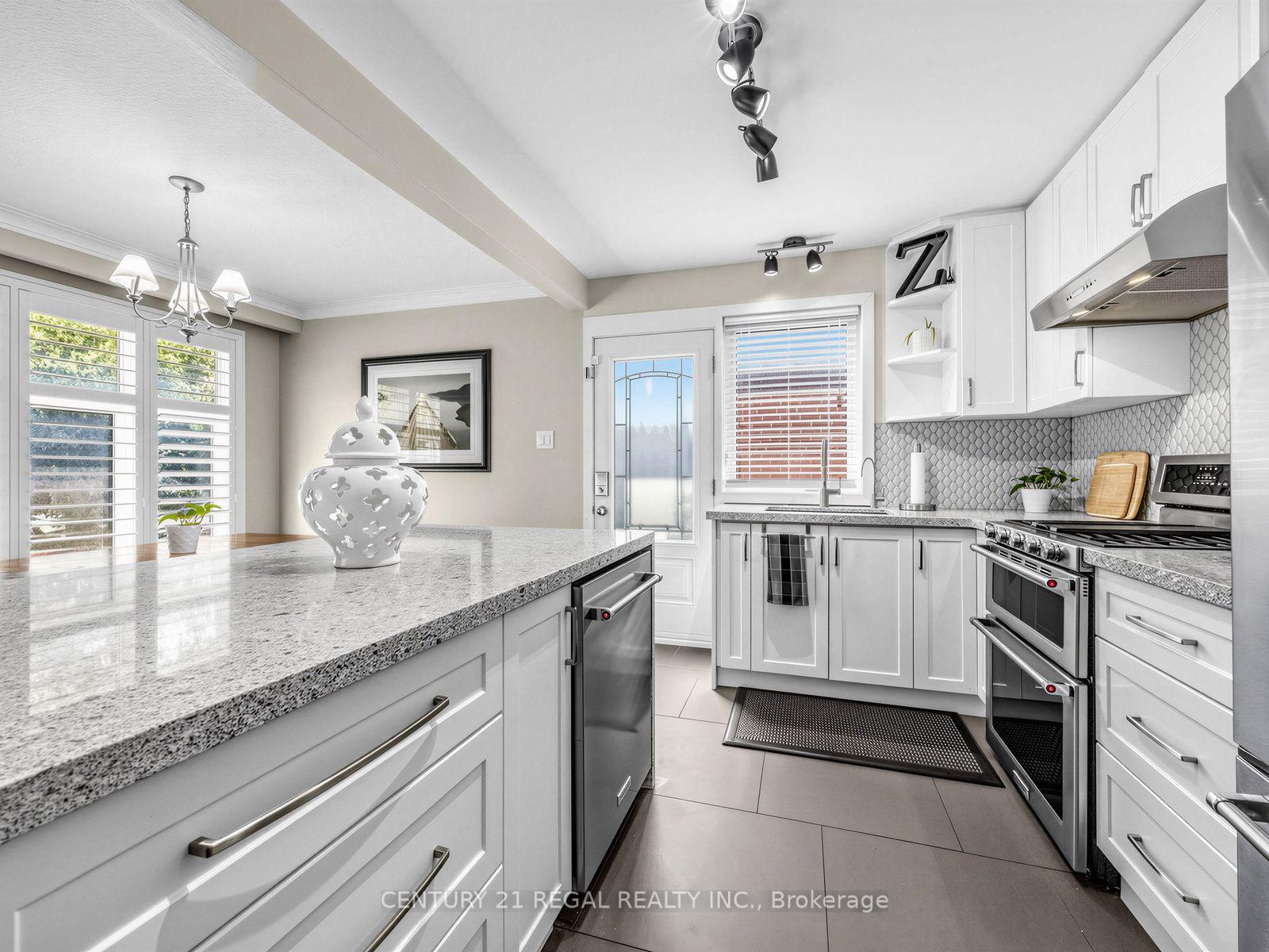 Photo 18 of 281 Thistle Down Boulevard, Etobicoke, Thistletown-Beaumonde Heights — HOMEH