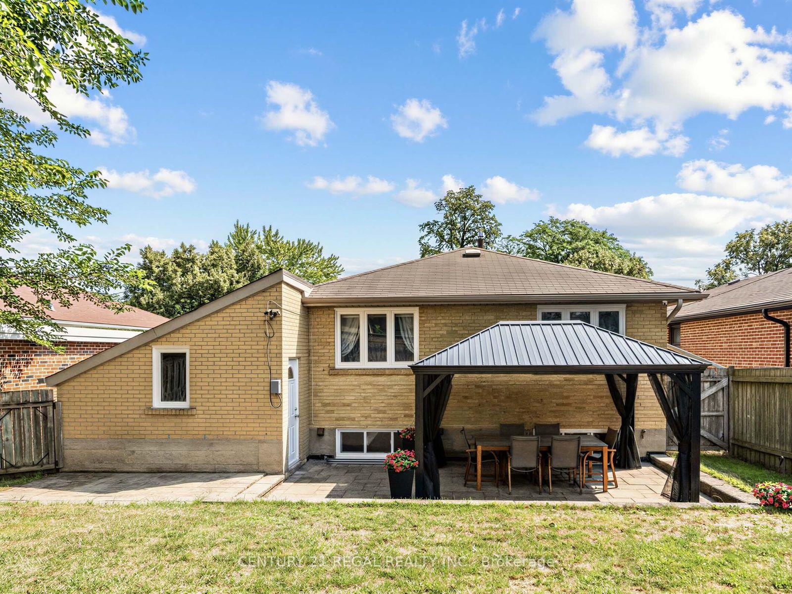 Photo 40 of 281 Thistle Down Boulevard, Etobicoke, Thistletown-Beaumonde Heights — HOMEH