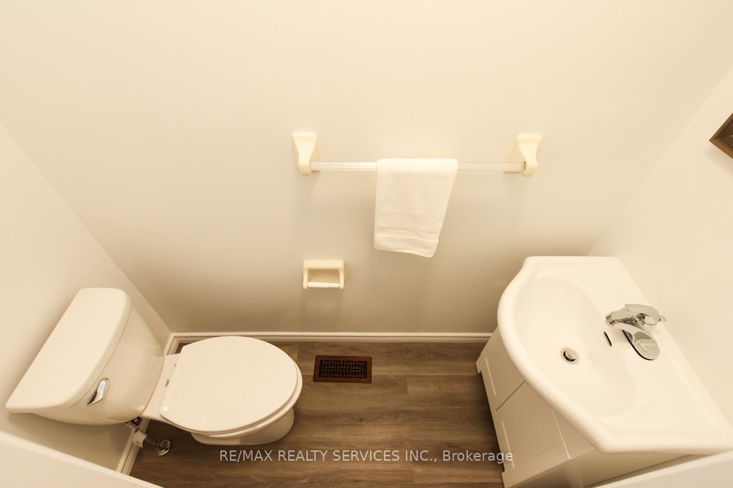 Photo 3 of 63 Herkes Drive, Brampton, Fletcher's West — HOMEH
