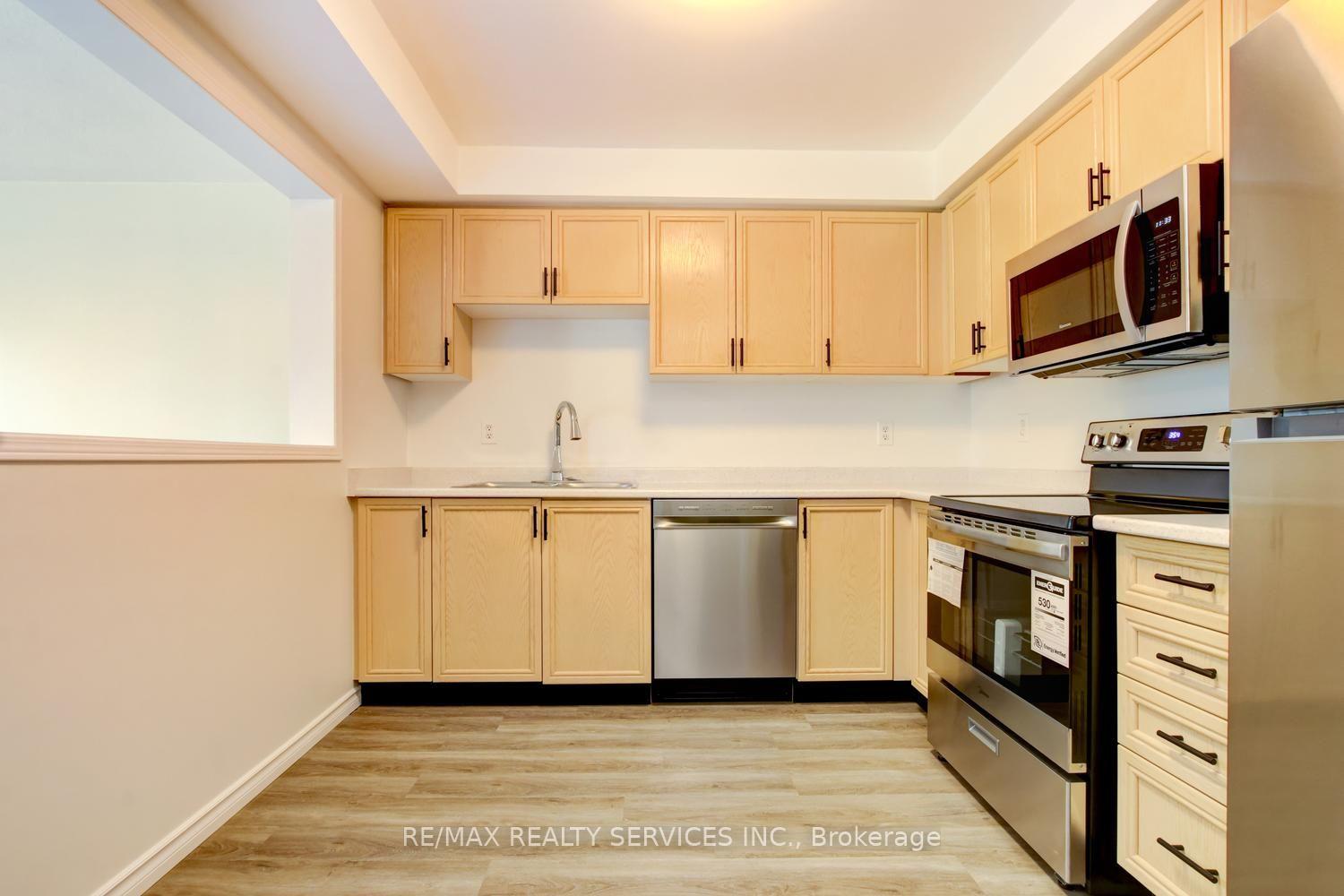 Photo 6 of 63 Herkes Drive, Brampton, Fletcher's West — HOMEH