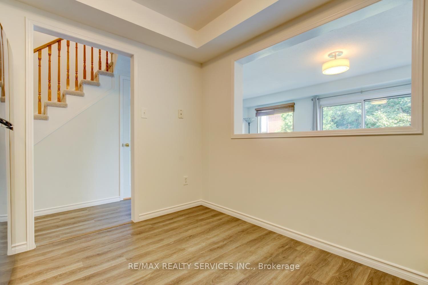 Photo 10 of 63 Herkes Drive, Brampton, Fletcher's West — HOMEH