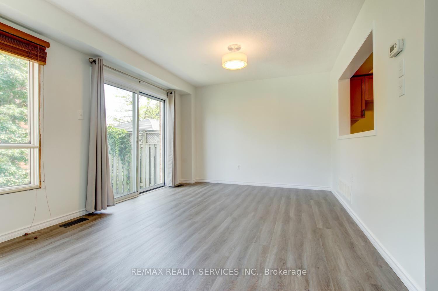 Photo 11 of 63 Herkes Drive, Brampton, Fletcher's West — HOMEH